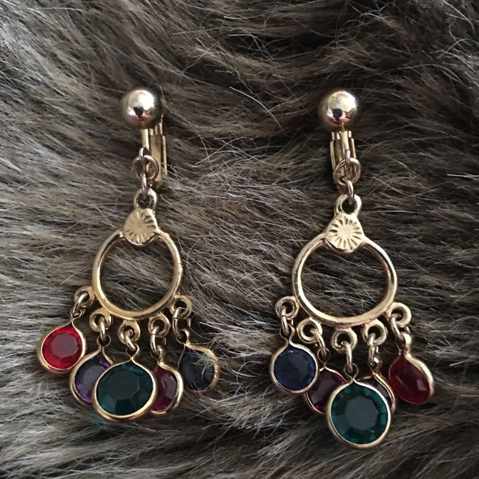 Vintage Vintage jewel tone dangle crystal screw backs Size ONE SIZE - 1 Thumbnail