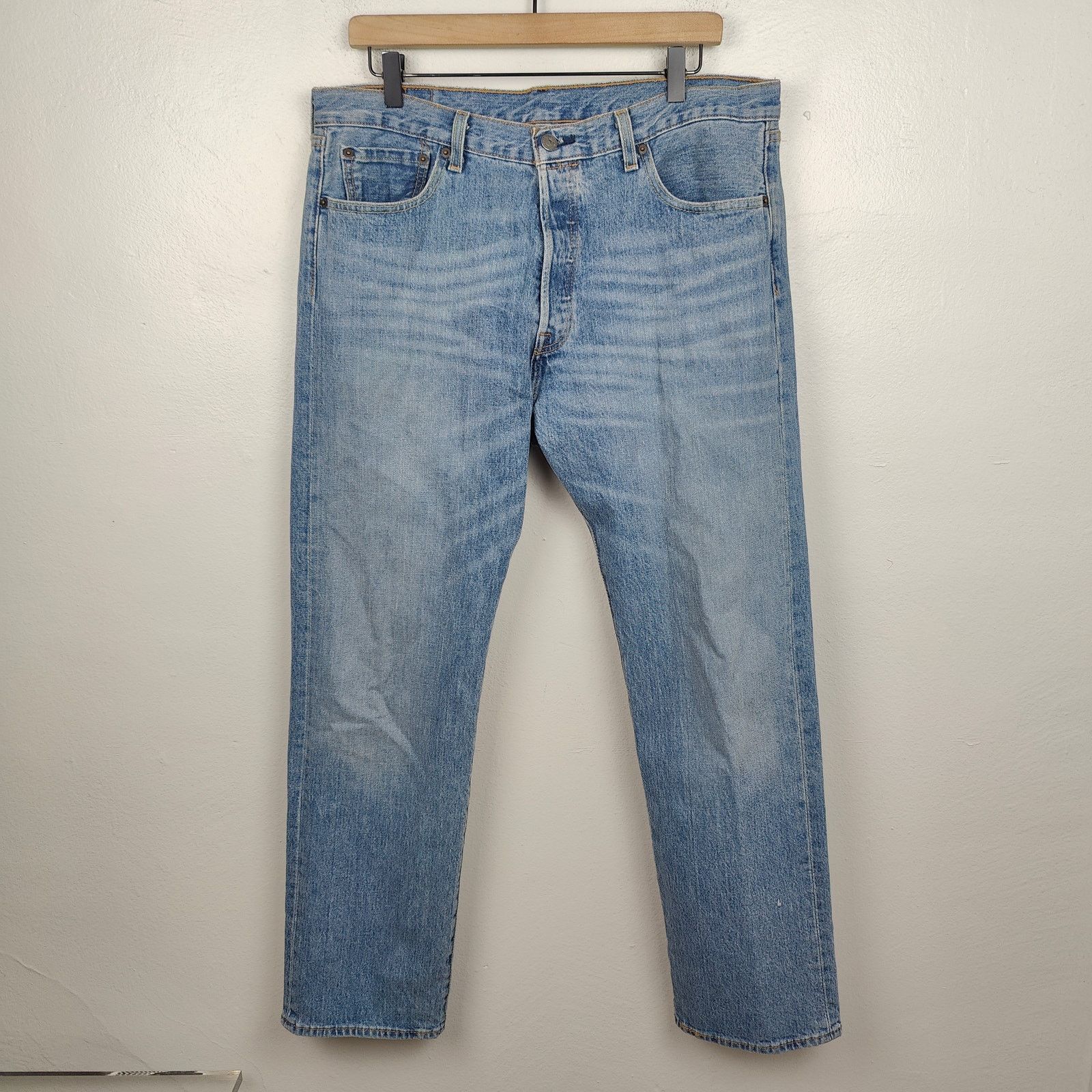 Levi's Levi's 501 Mens 34x30 Medium Wash Straight Fit Relaxed Size US 34 / EU 50 - 1 Thumbnail