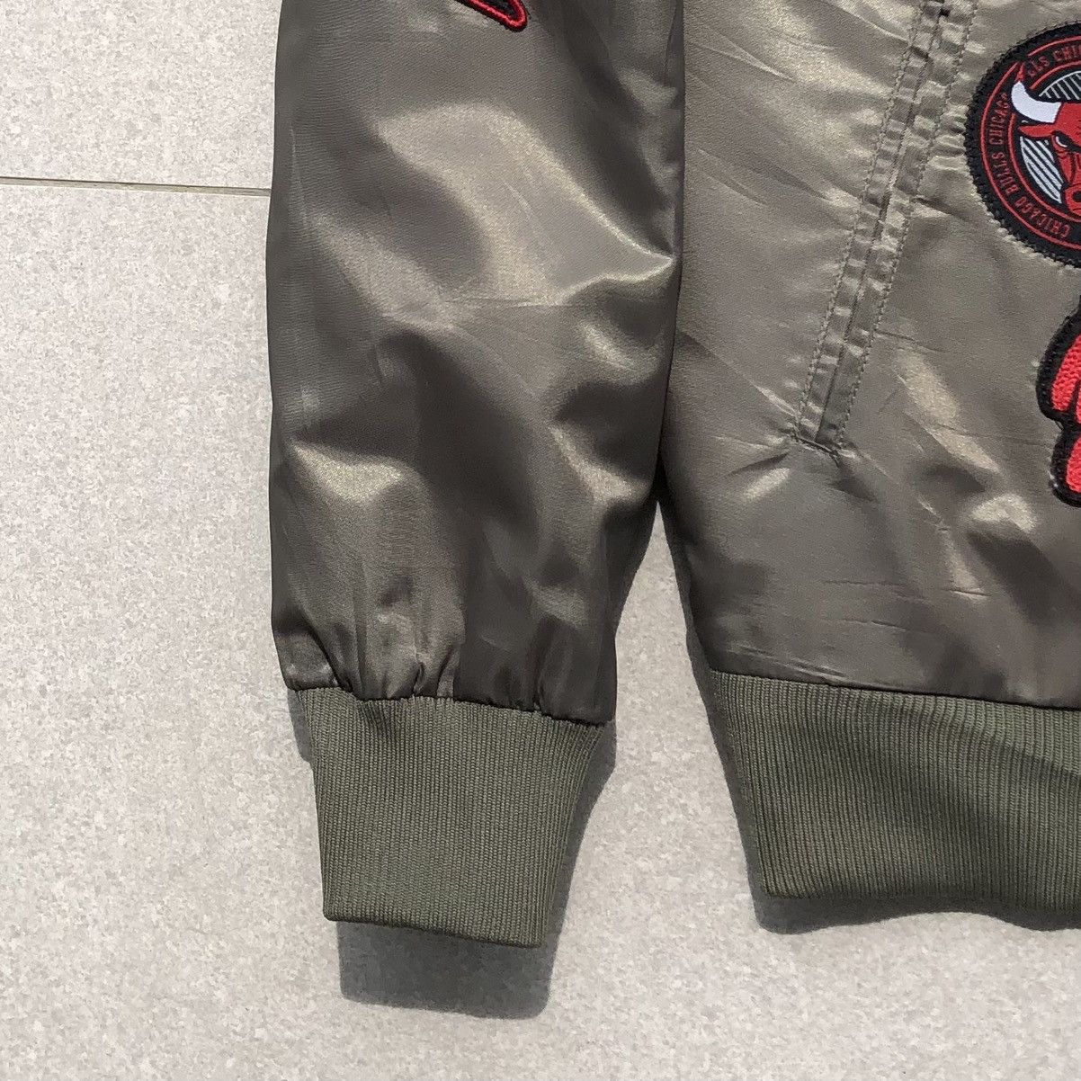 NBA CHICAGO BULLS NBA Men Bomber Jacket Olive Green Logo Patches Size US S / EU 44-46 / 1 - 6 Thumbnail