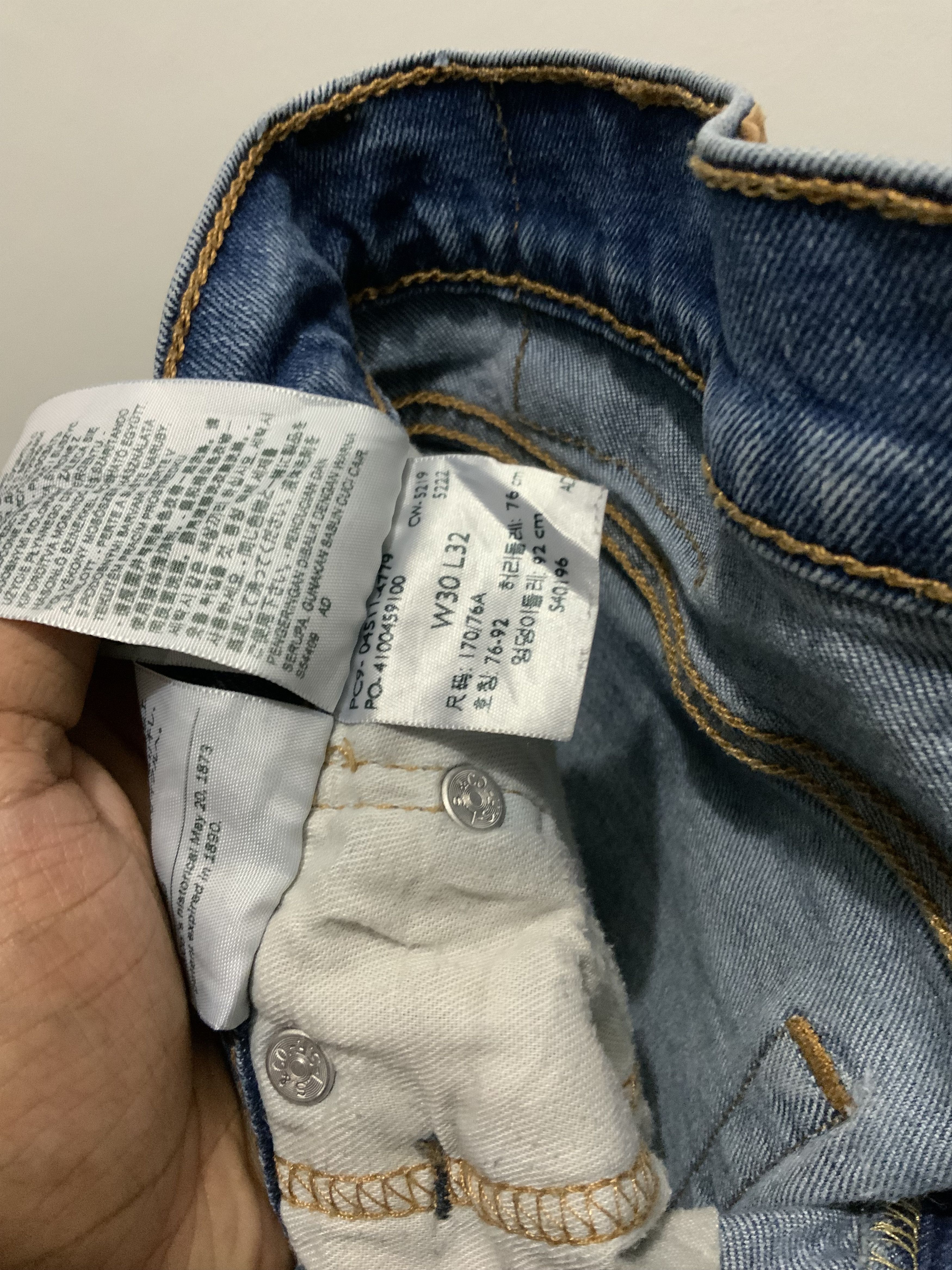 Levi's Vintage Clothing Levi’s 511 Light Wash Denim Jeans Size US 30 / EU 46 - 20 Thumbnail