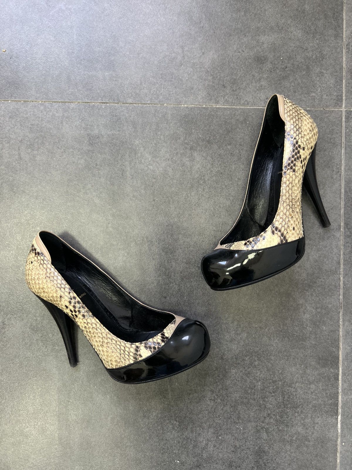 Vintage Fendi snake skin heels