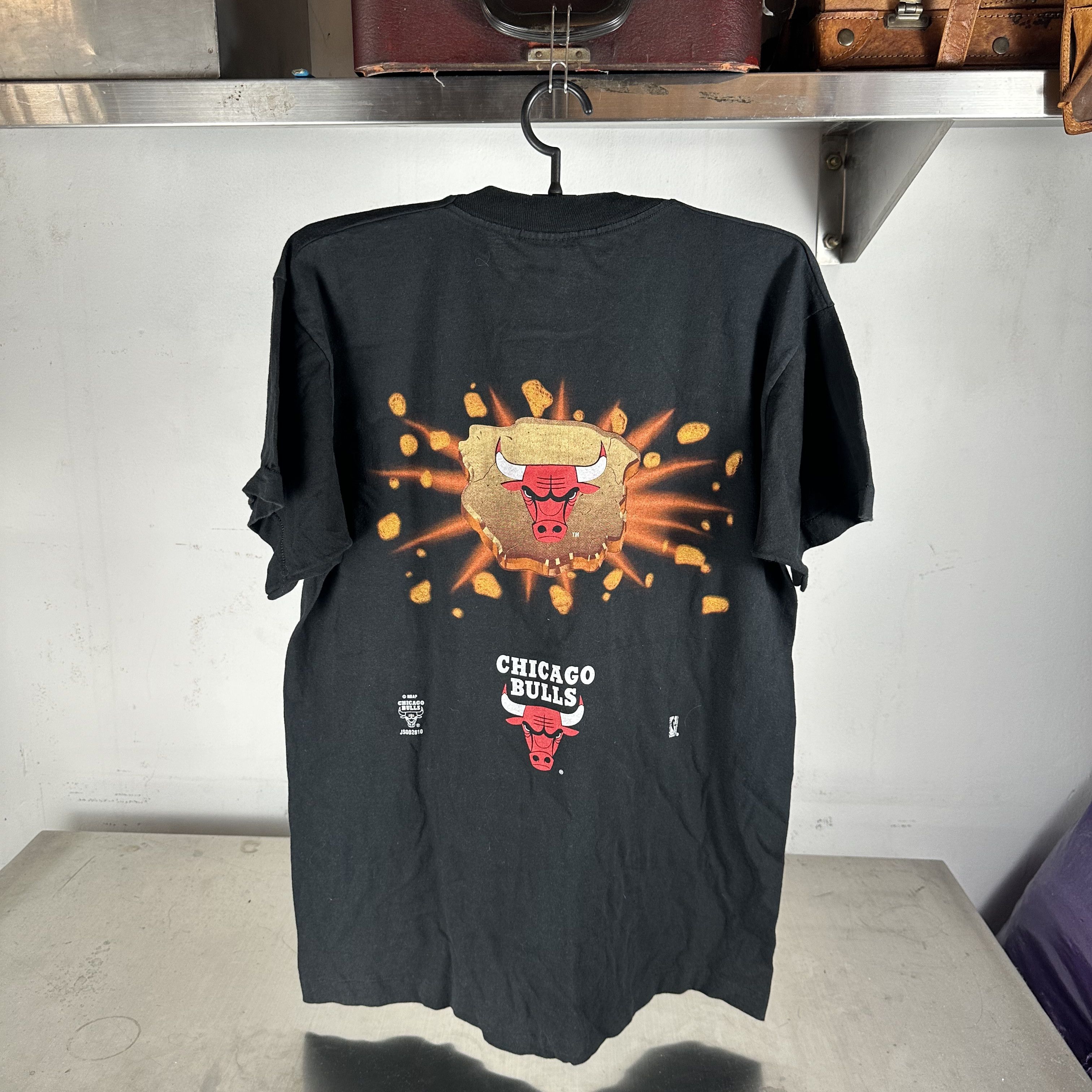 Vintage 90s Chicago Bulls NBA Lightning Single Stitch T-shirt Size US XL / EU 56 / 4 - 3 Thumbnail