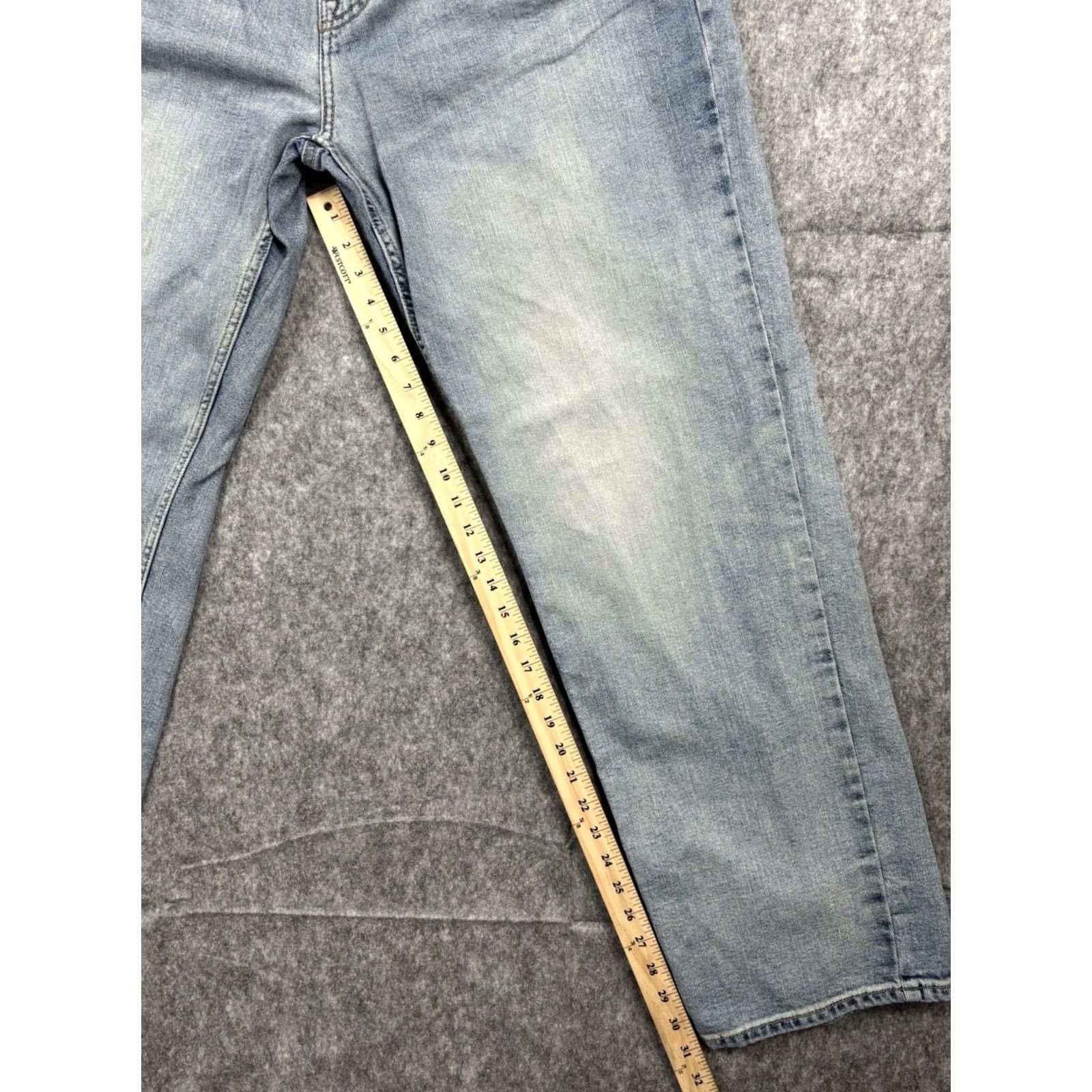 Old Navy Old Navy Mens Loose Fit Built-In Flex Straight Jeans Light Wash Denim 34x34 Blue Regular 5-Pocket Size US 34 / EU 50 - 2 Thumbnail