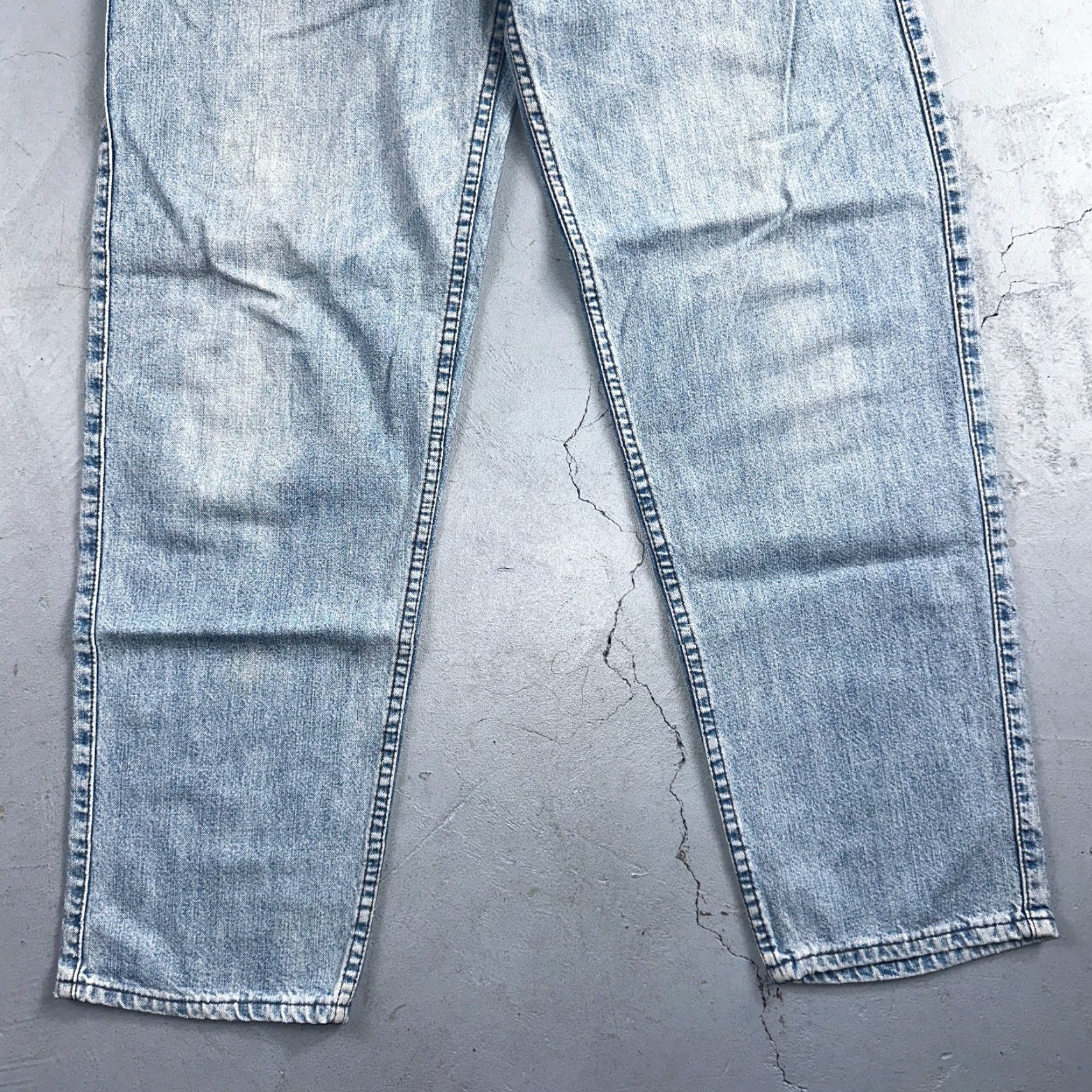 Levi's VINTAGE Levi's Silvertab Jeans Mens 33x32 40583 Blue Denim 90s Y2K USA Made Distressed 5-Pocket Straight Relaxed Size US 33 - 3 Thumbnail