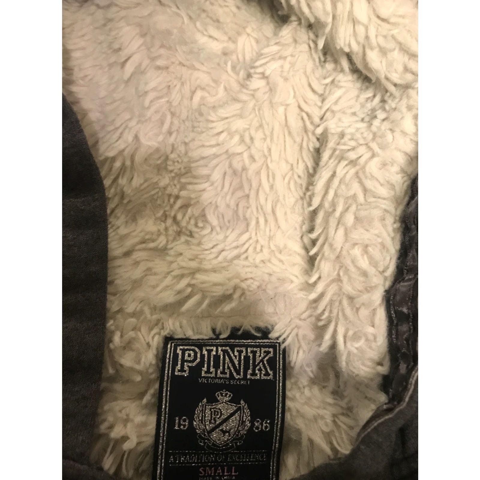 Victoria's Secret Victoria’s Secret PINK Fur Lined Heavy Jacket Hoodie Zip Full Zip S Gray Womens Girls Petites Size S Size S / US 4 / IT 40 - 3 Thumbnail