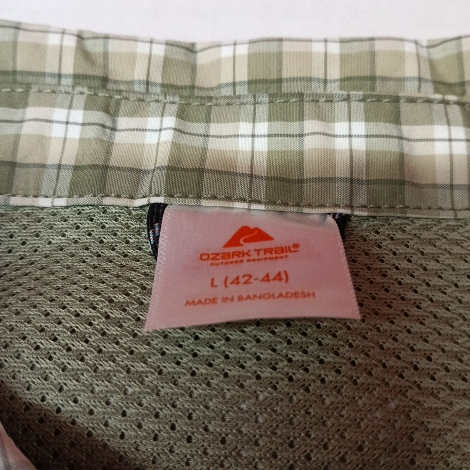 Other Ozark Trail Shirt Mens L Green Plaid Vented Roll Tab Sleeves Size US L / EU 52-54 / 3 - 4 Thumbnail