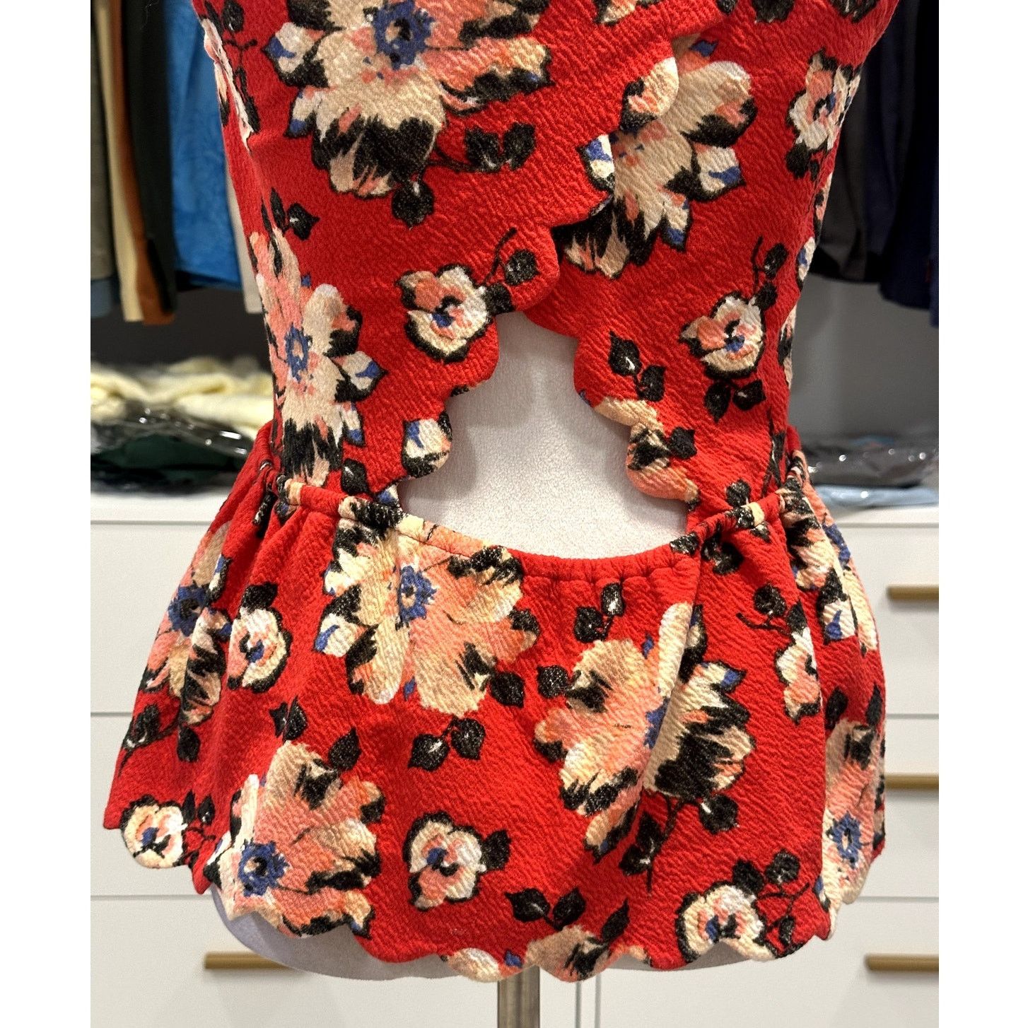 Anthropologie Anthropologie Red Floral Sleeveless Peplum Open Back Top S Size S / US 4 / IT 40 - 6 Thumbnail