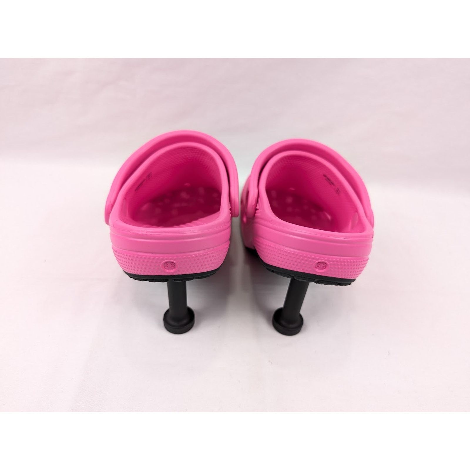 Balenciaga o1rshd1 Rubber Crocs Madame in Electric Pink Size US 7 / IT 37 - 16 Thumbnail