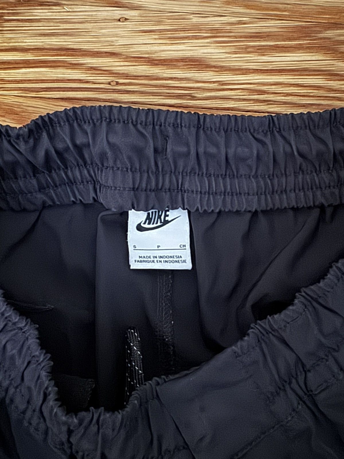 Nike Nike Nylon Cargo Pants Black - size Small Size US 30 / EU 46 - 2 Thumbnail