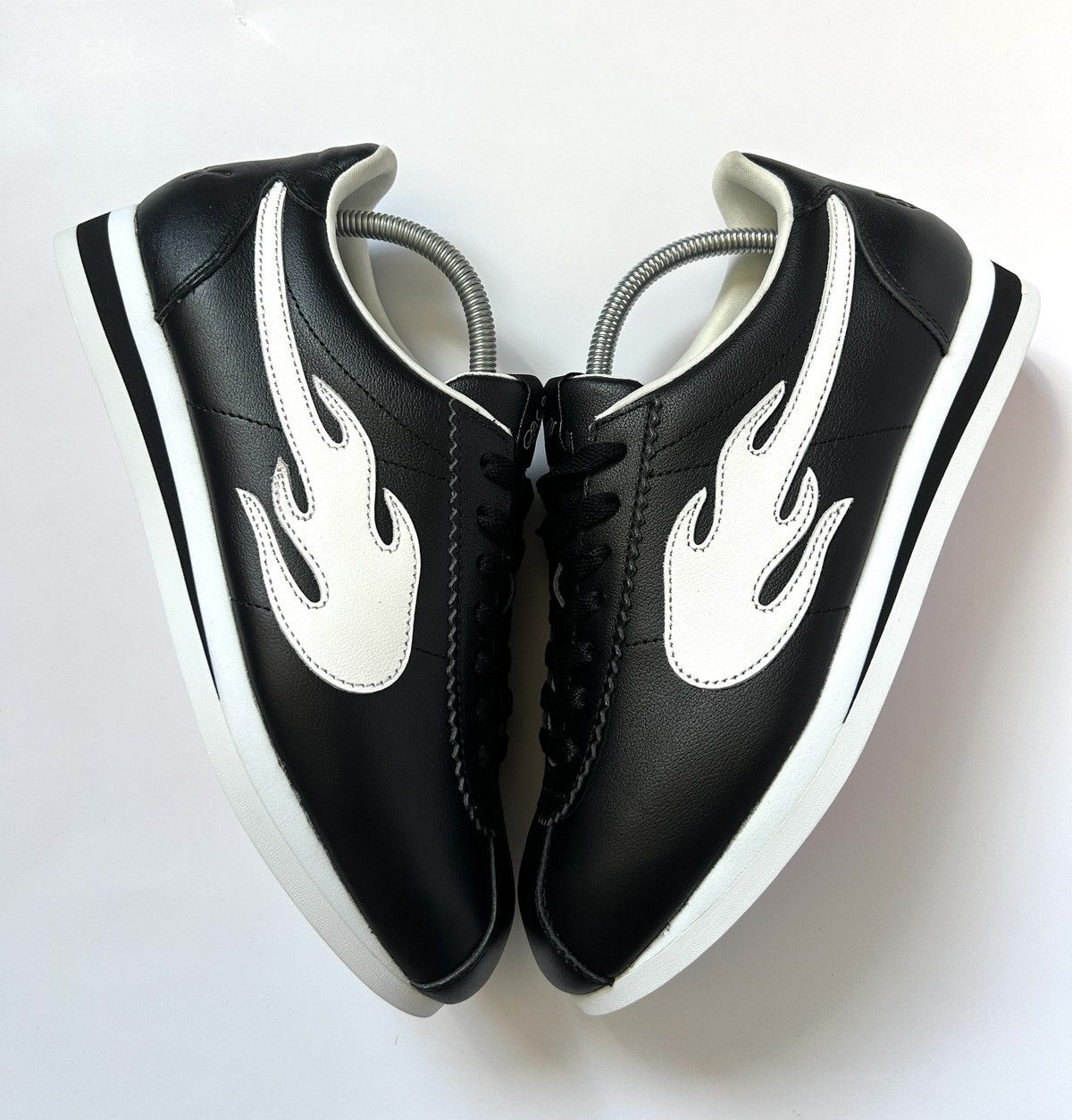 4HUNNID YG 4Hunnid The Flame Block Runner Black/White Shoes Size: 9 Size US 9 / EU 42 - 2 Thumbnail
