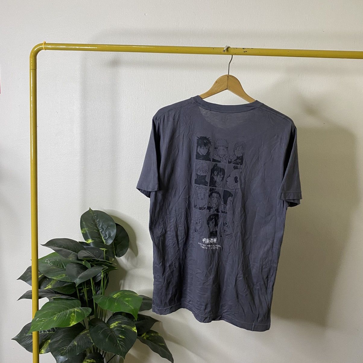 Anime Jujutsu Kaisen Japanese Manga Series Uniqlo UT Collaboration Size US M / EU 48-50 / 2 - 1 Thumbnail