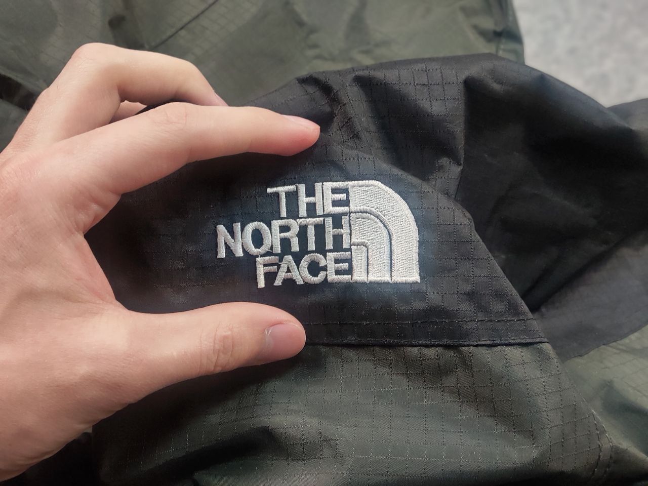 The North Face Vintage 90's The North Face summit gore tex mountain Jacket Size US L / EU 52-54 / 3 - 14 Thumbnail