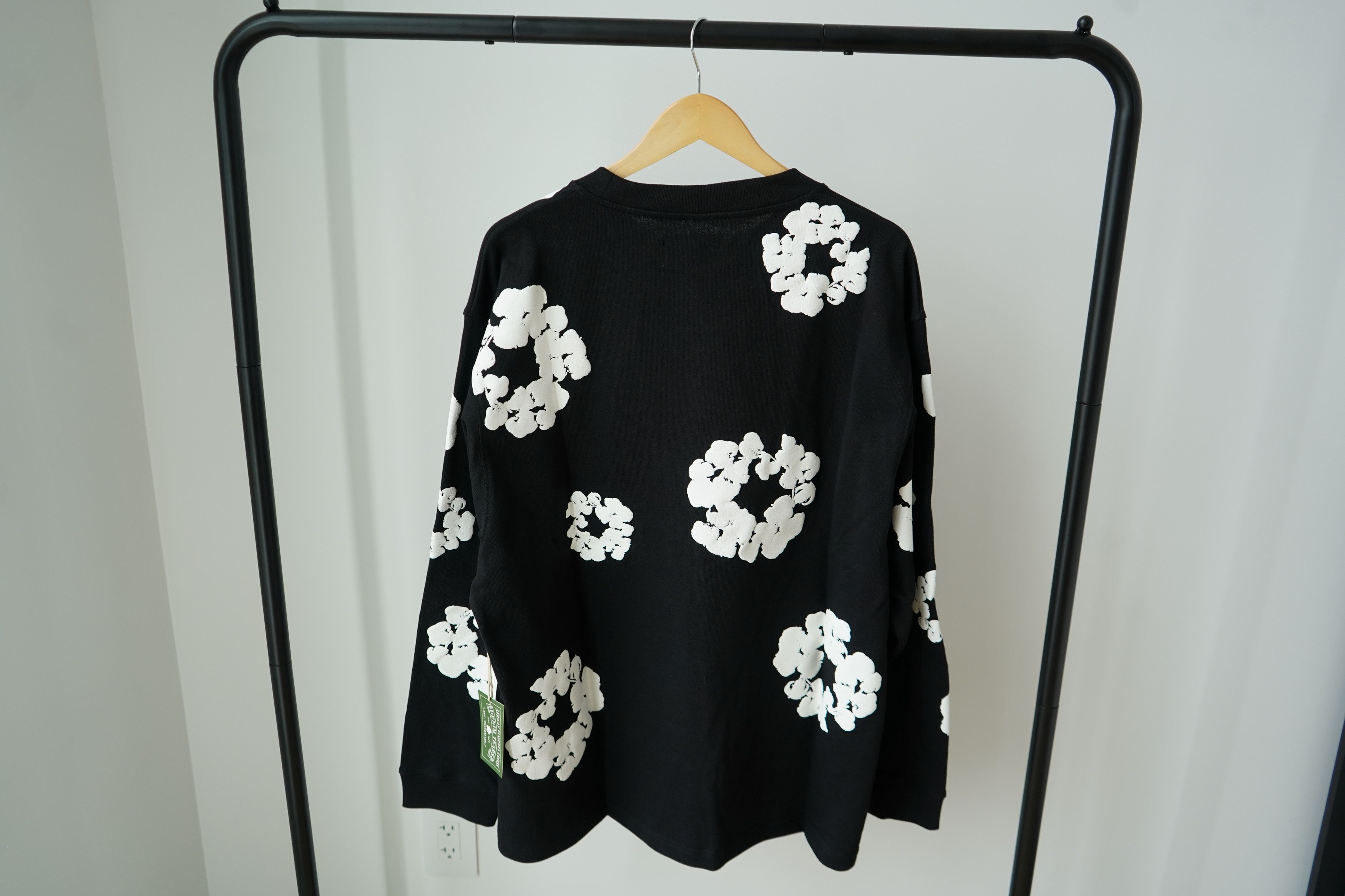 DENIM TEARS Denim Tears Long-Sleeve Wreath Tee Black XXL Size US XXL / EU 58 / 5 - 2 Thumbnail