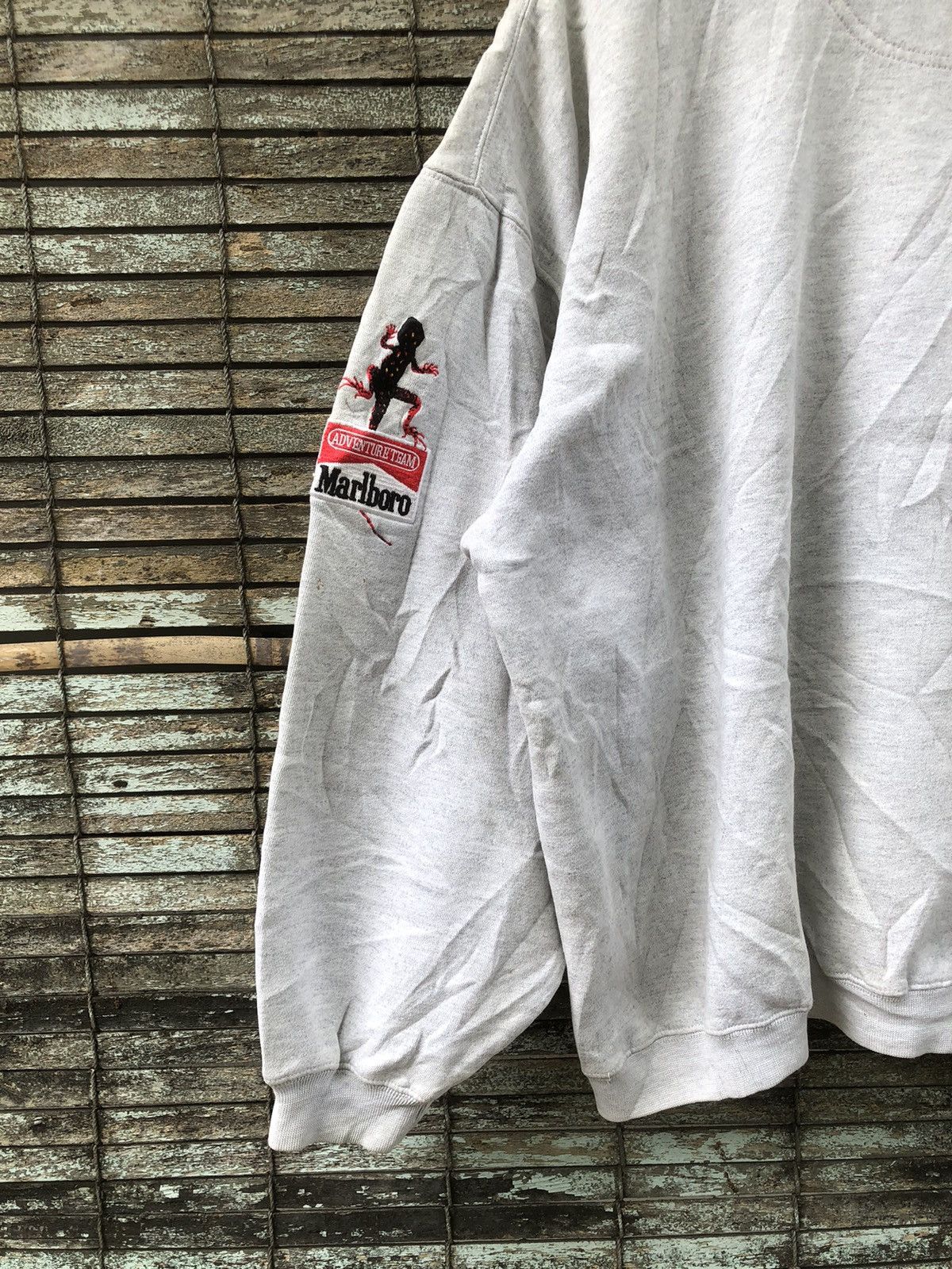 Japanese Brand 🔥Vintage🔥90s Marlborro Adventure Team Gecko Sweatshirts Size US XL / EU 56 / 4 - 11 Thumbnail