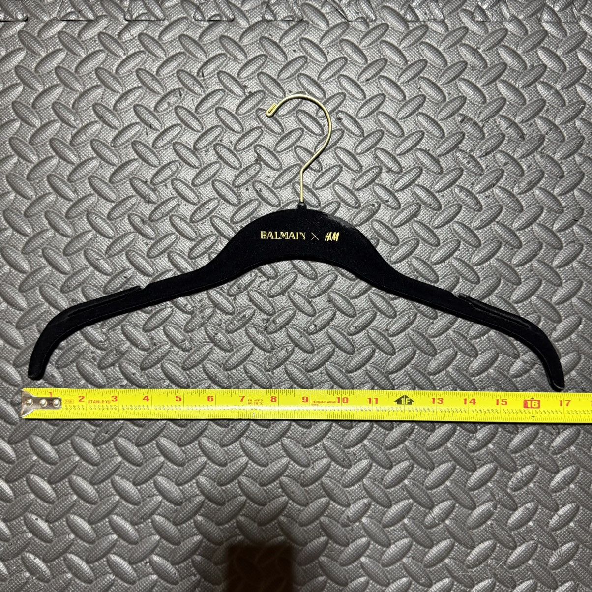 H&M Balmain x H&M Hanger Velvet Felt Black Garment Gold FLAWS Size ONE SIZE - 4 Thumbnail