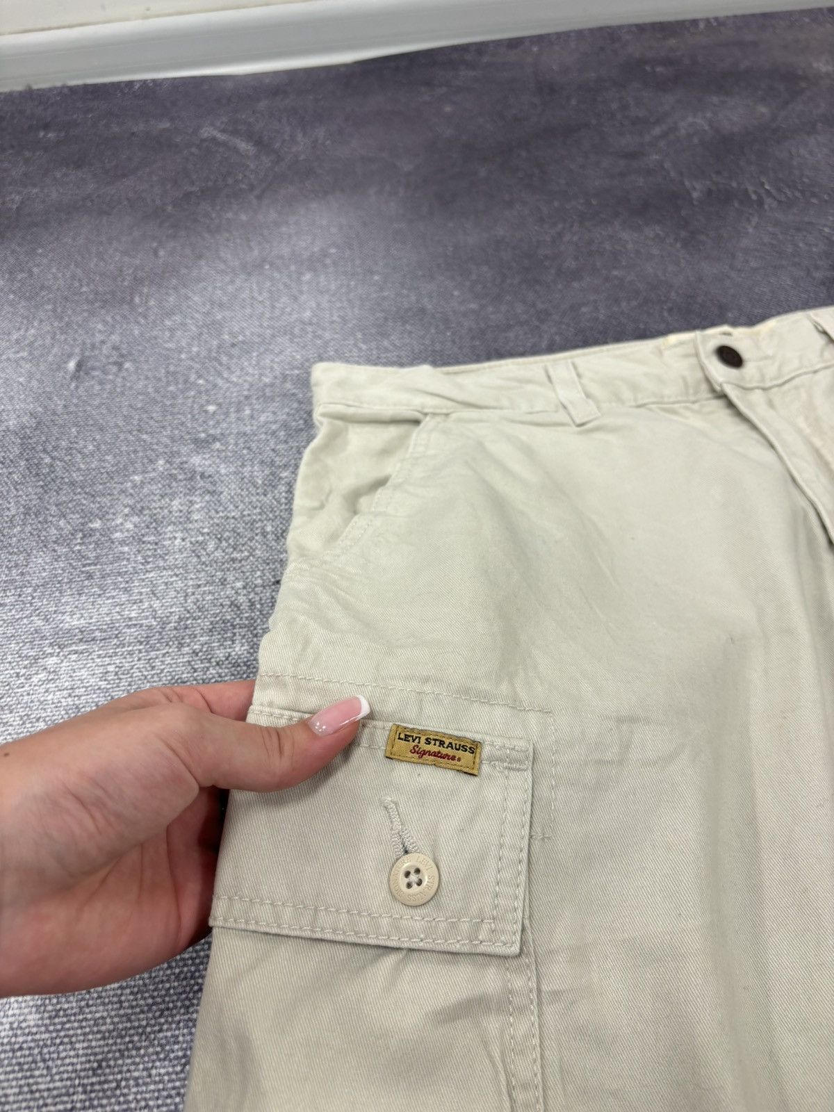 Levi's Vintage Levi’s Signature Y2K Beige Utility Hype Cargo Shorts Size US 34 / EU 50 - 4 Thumbnail