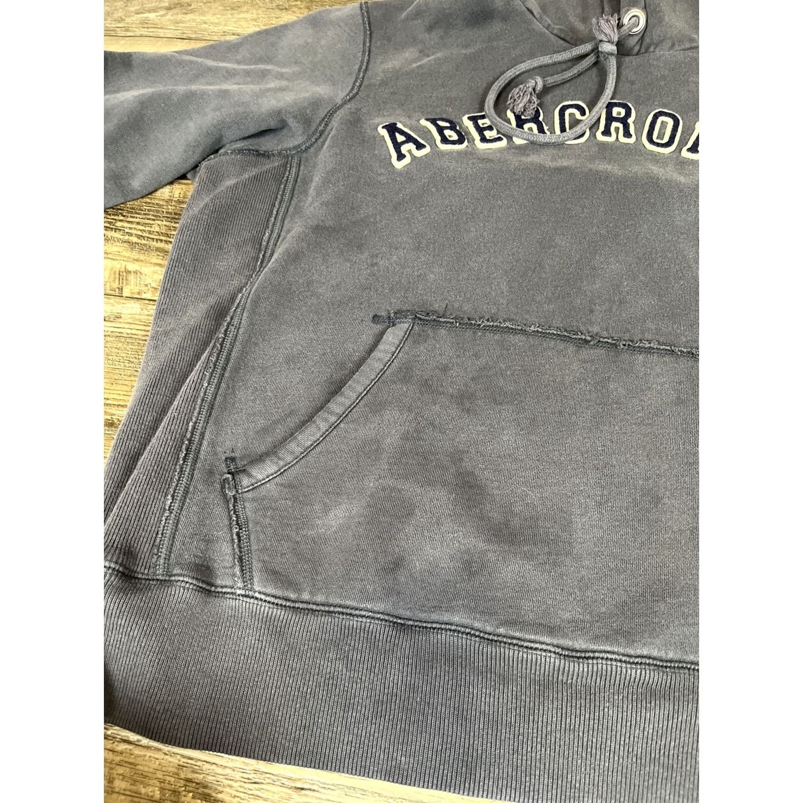 Vintage VINTAGE Abercrombie Fitch Hoodie Mens M Gray Oversized Embroidered Logo 90s Spellout Faded Size US M / EU 48-50 / 2 - 4 Thumbnail