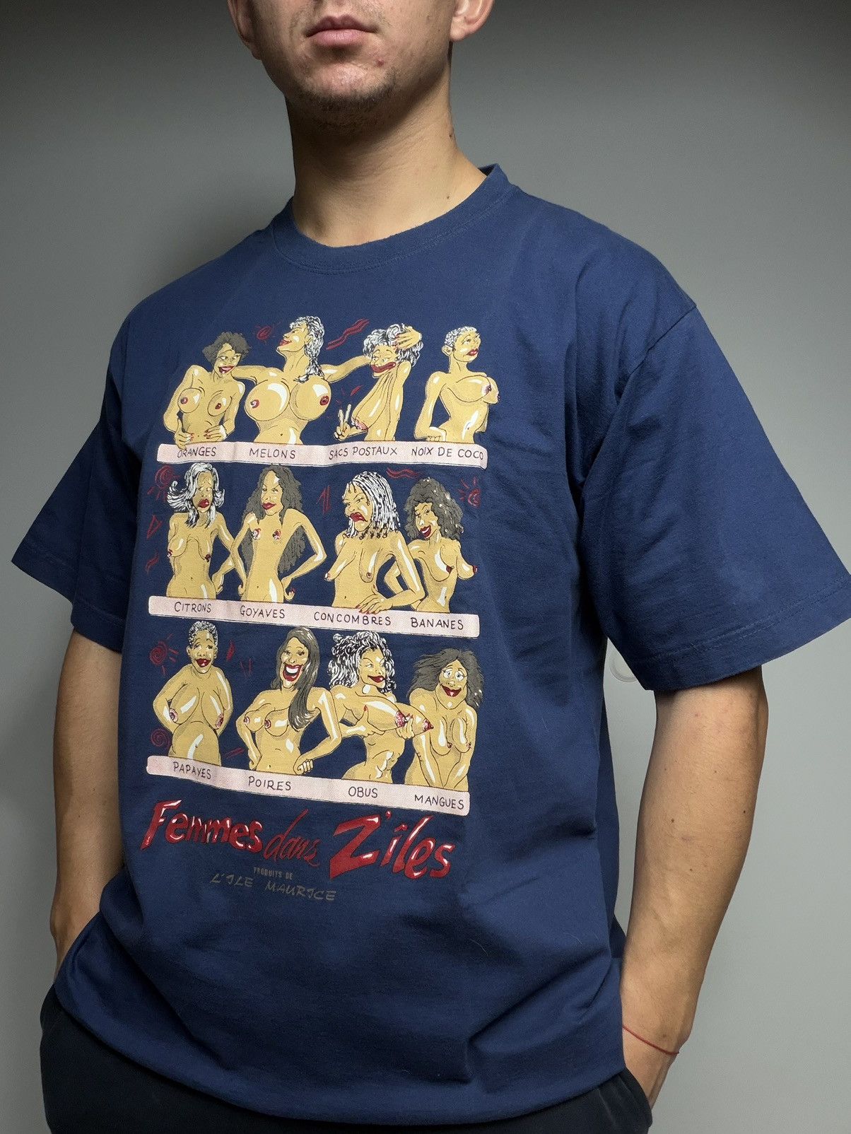 Vintage Vintage 90s "Femmes dans les Zîles T-Shirt Funny Boobs Y2K Size US XL / EU 56 / 4 - 2 Thumbnail