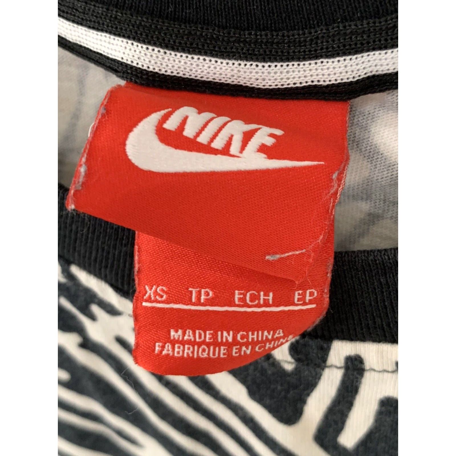 Nike Nike Red Tag Muscle Shirt Tshirt Sz XS Graphic Black White Spellout GUC 90’s Brand Nike Men T-Shirt XS Regular Black White 90s Size US XS / EU 42 / 0 - 4 Thumbnail