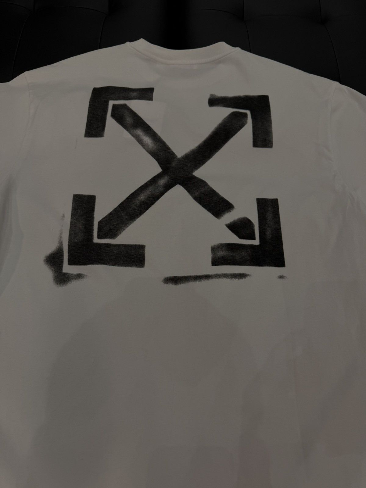 Off-White Size M - Off-White Spray Arrow T-Shirt White Size US M / EU 48-50 / 2 - 4 Thumbnail