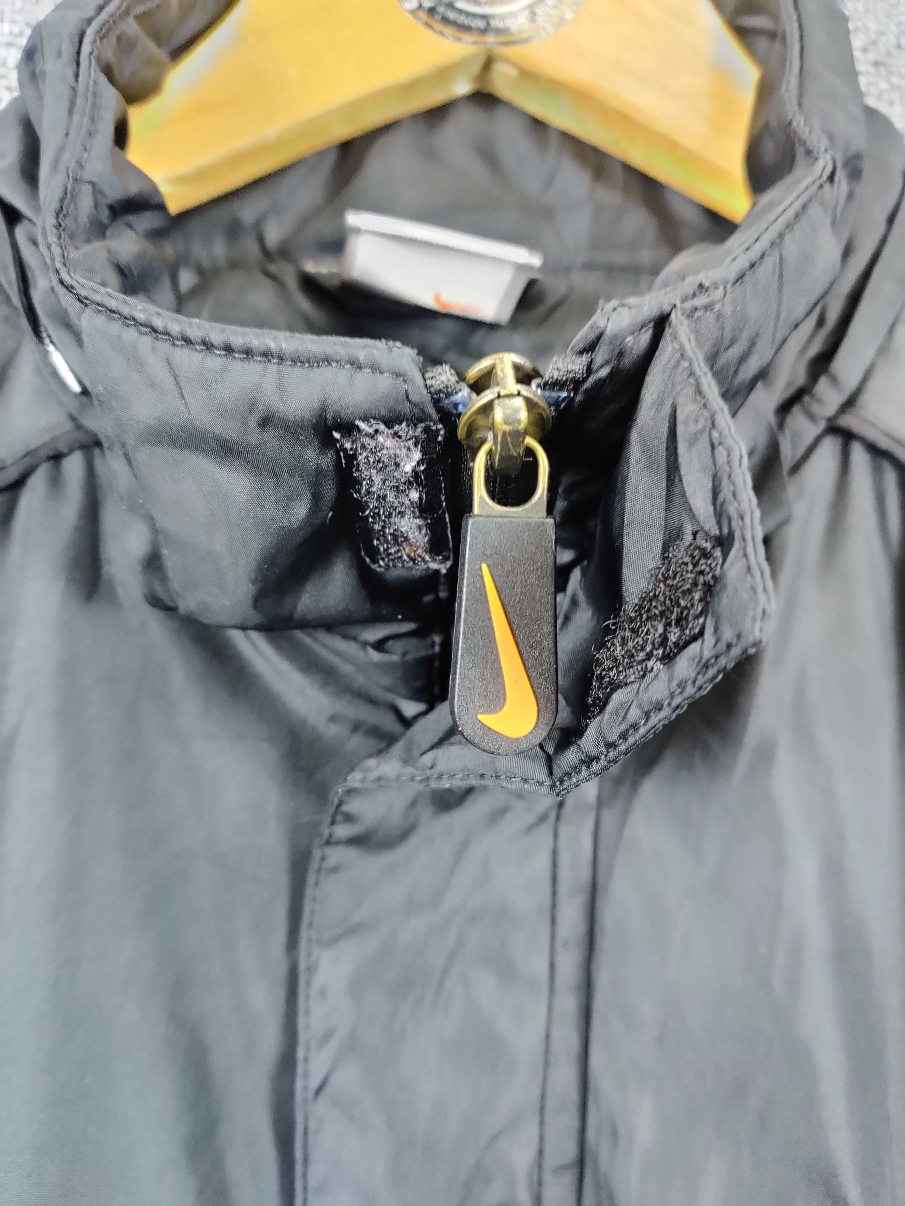 Nike Vintage Nike Windbreaker Light Jacket Size US L / EU 52-54 / 3 - 9 Thumbnail