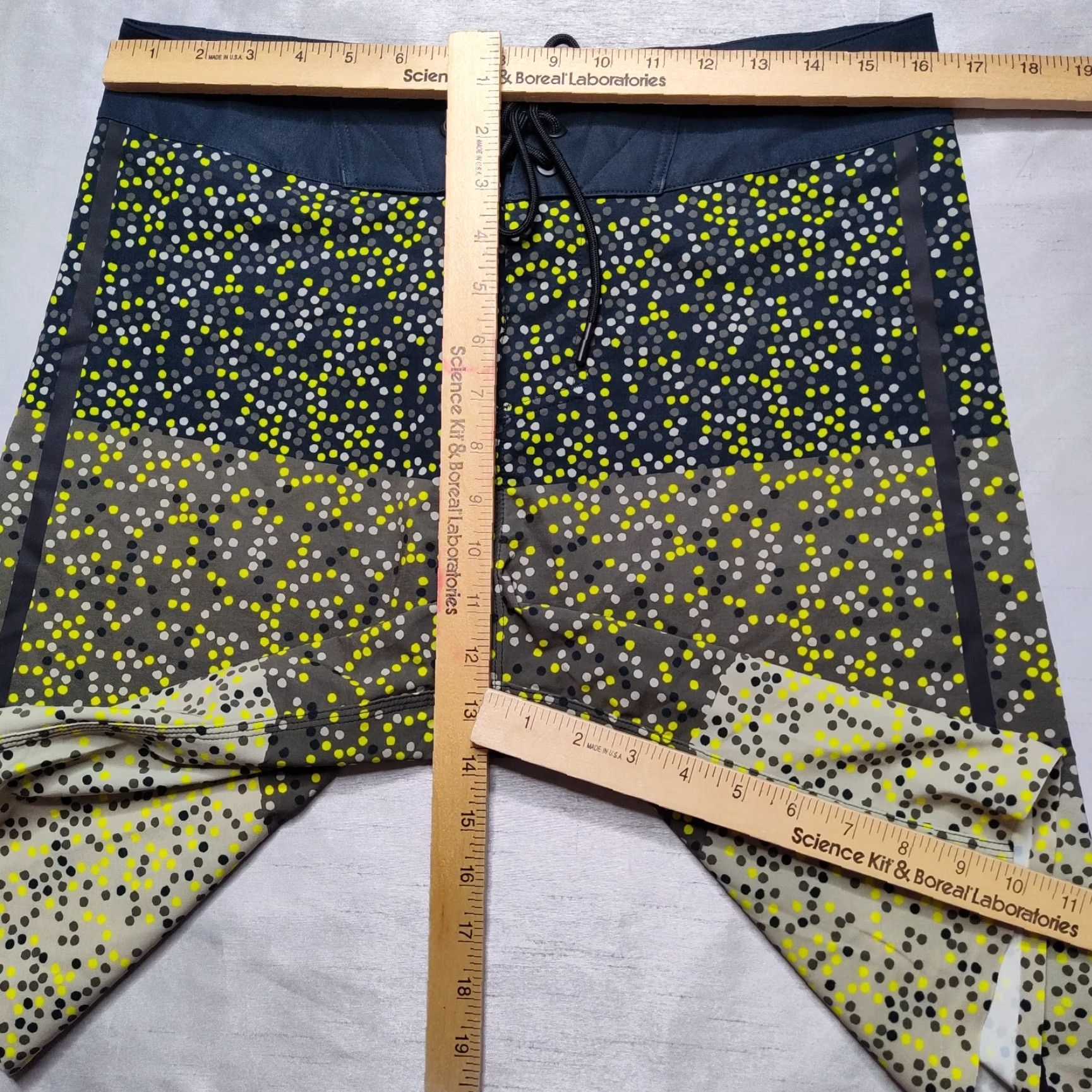 Oakley OAKLEY Men Size 30 Blackout Pixel Stripes Board Shorts NEW Size US 30 / EU 46 - 6 Thumbnail