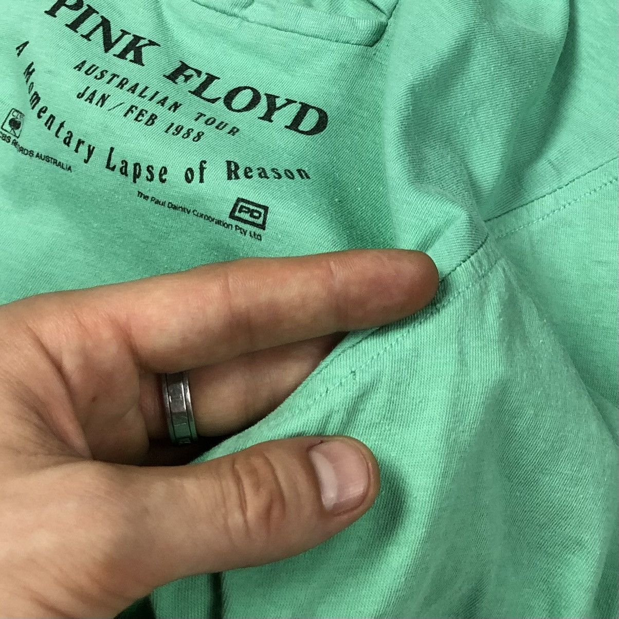Pink Floyd Rare 1988 Pink Floyd Australian Tour Tee Size US L / EU 52-54 / 3 - 11 Thumbnail