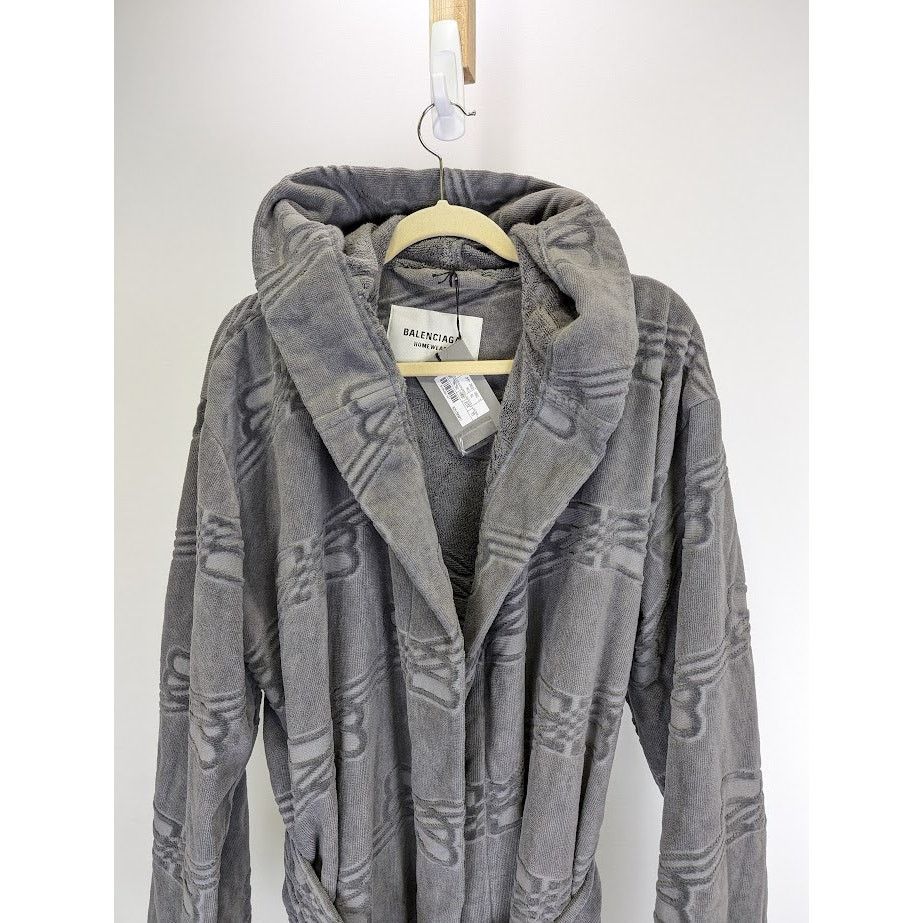 o1rshd1 Monogram Gown in Gray