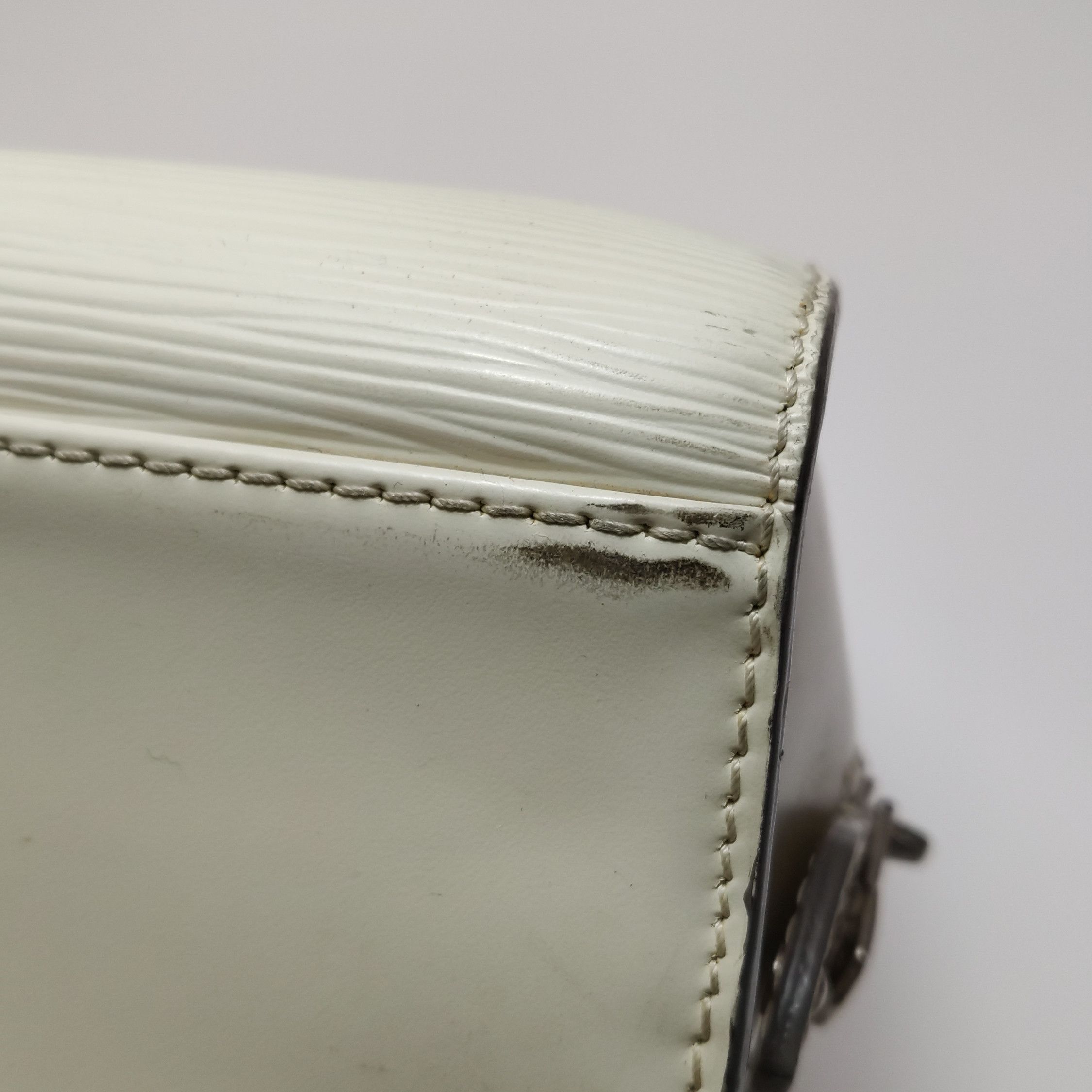 Louis Vuitton Louis Vuitton (LV) Pont Neuf cowhide water ripple handbag - Size ONE SIZE - 8 Thumbnail