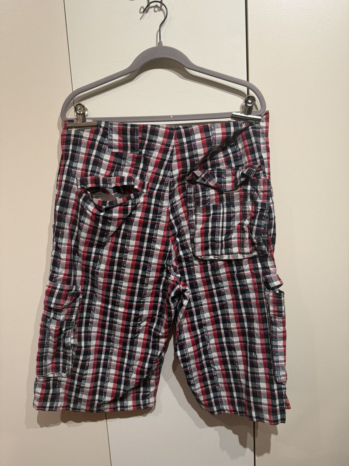 Rocawear Rocawear Red Black Plaid Cargo Shorts Size US 36 / EU 52 - 2 Thumbnail