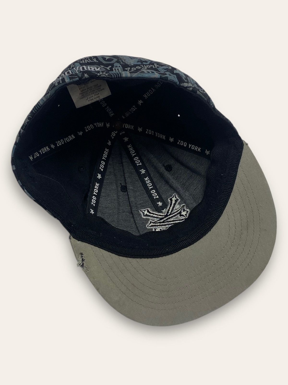 Vintage Vintage ZOO YORK Cap Skater Grey Monogram Pattern Y2K Size ONE SIZE - 5 Thumbnail