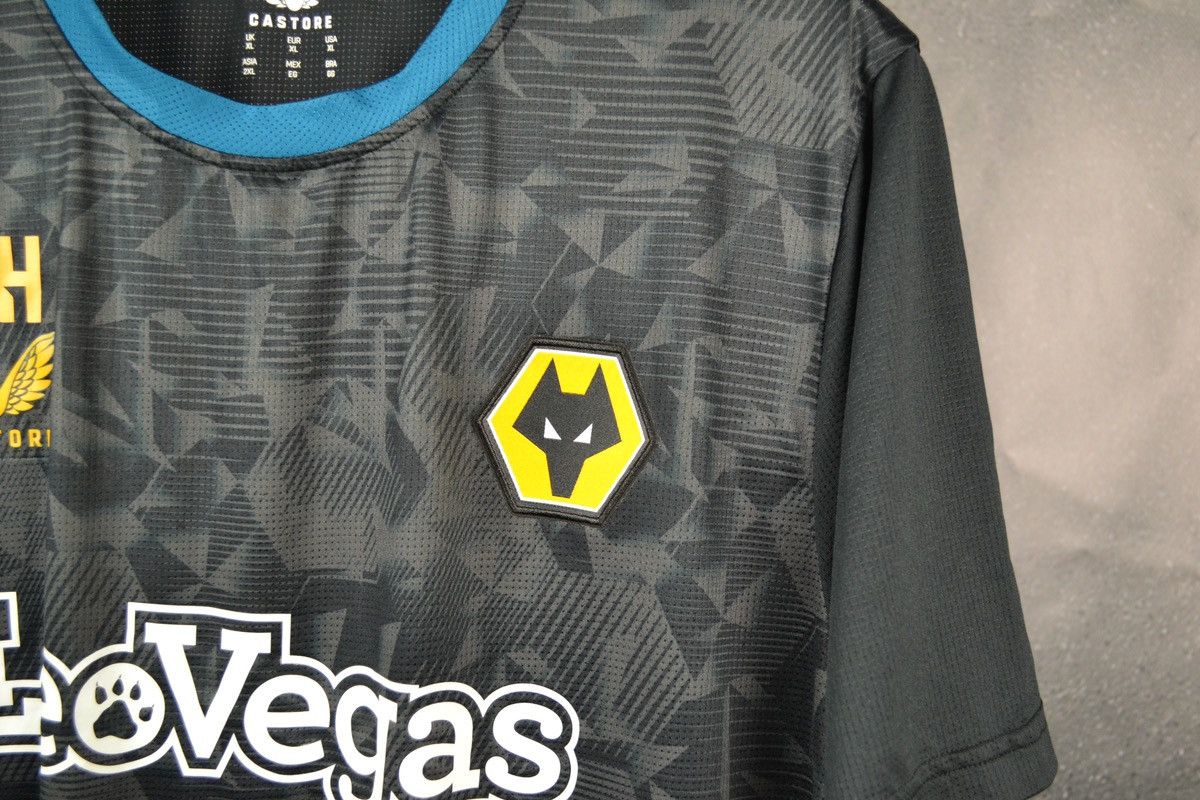 Other Wolverhampton Training Football Shirt Castore Soccer Jersey Size US XL / EU 56 / 4 - 4 Thumbnail