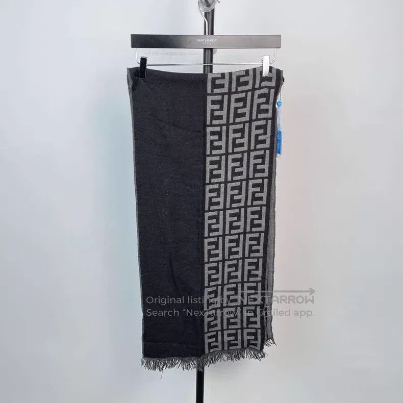 Fendi Fendi Black and gray gradient fringed scarf, wool and velv Size ONE SIZE - 1 Thumbnail
