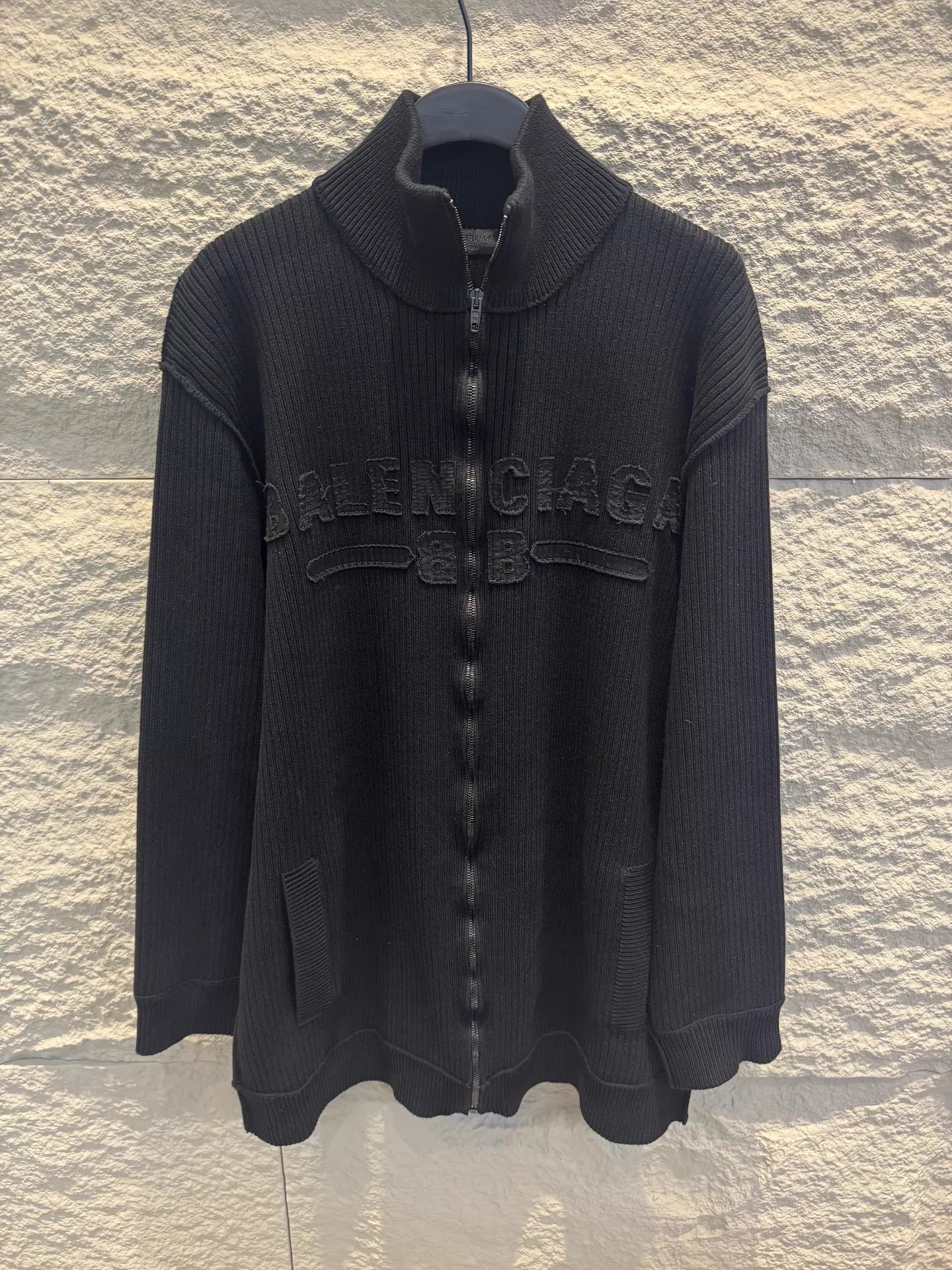 Balenciaga Balenciaga SS25 Vic Limited Knit Zip Unisex Jacket Black Size M / US 6-8 / IT 42-44 - 1 Thumbnail