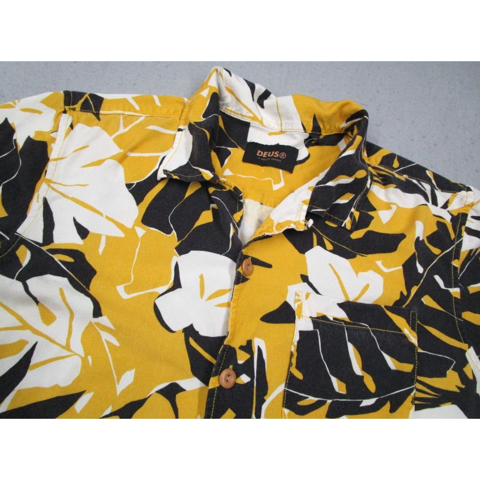 Vintage Mens Yellow Floral Short Sleeve Button Up Hawaiian Shirt Large Size US L / EU 52-54 / 3 - 2 Thumbnail