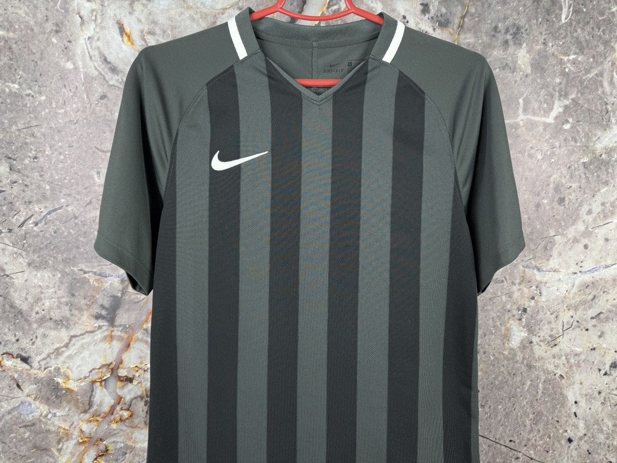 Nike Men’s Nike T-Shirt Striped Black Gray Sportswear Size Small Size US S / EU 44-46 / 1 - 3 Thumbnail