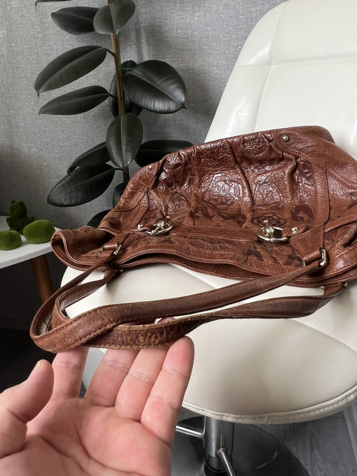 Gucci × Vintage Vintage Gucci Jockey Brown Embossed Leather Horsebit Bag Size ONE SIZE - 18 Thumbnail