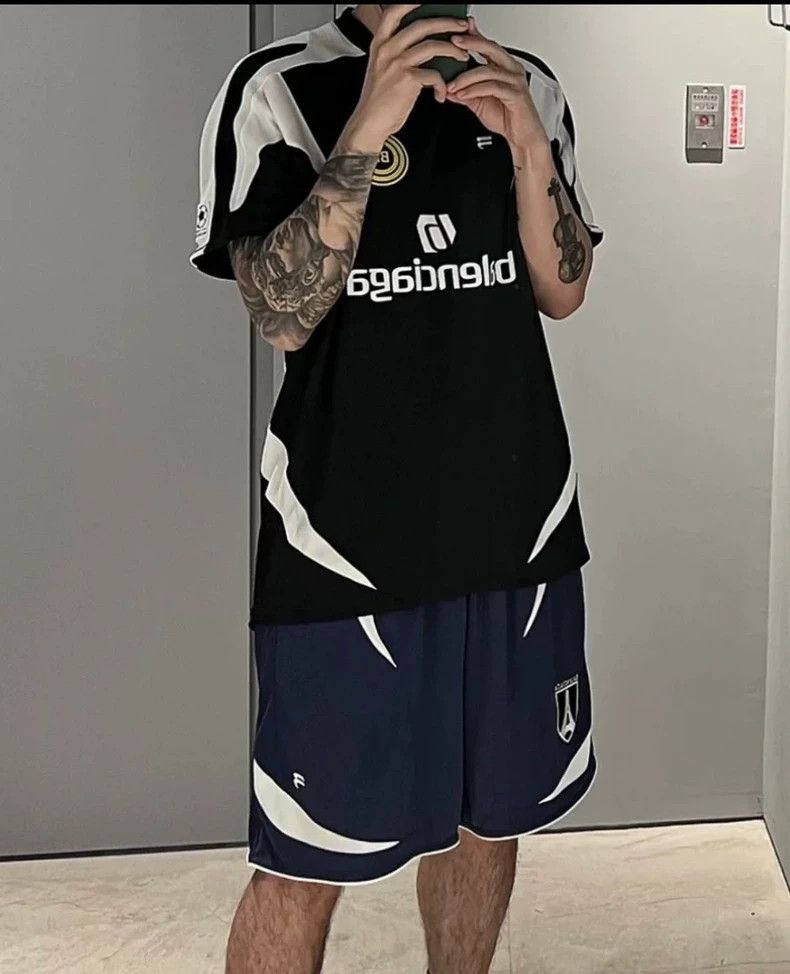 Balenciaga Balenciaga size xl Breathable sportyb shorts in iron tower Size US 30 / EU 46 - 2 Thumbnail