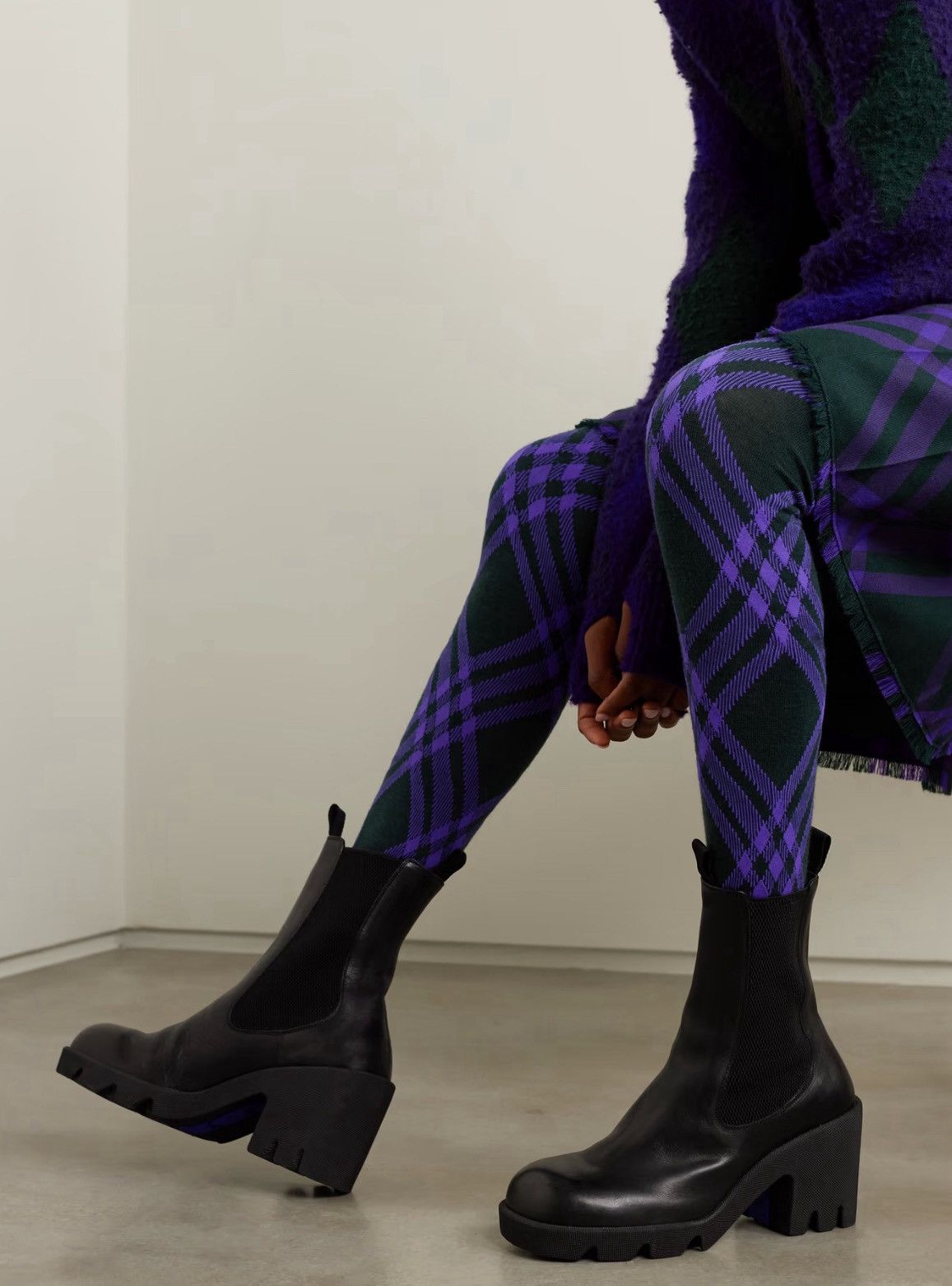 Burberry Burberry Elasticated-Panel Leather Heeled Boots size 37 Size US 7 / IT 37 - 2 Thumbnail