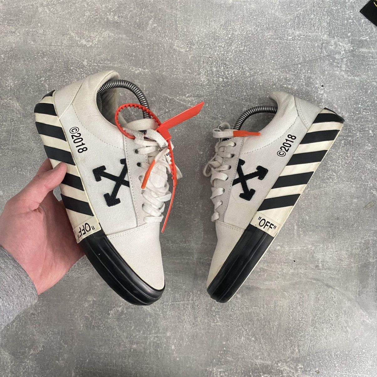 Off-White Off-White Vulcanized Low Sneakers Size US 8 / IT 38 - 1 Thumbnail