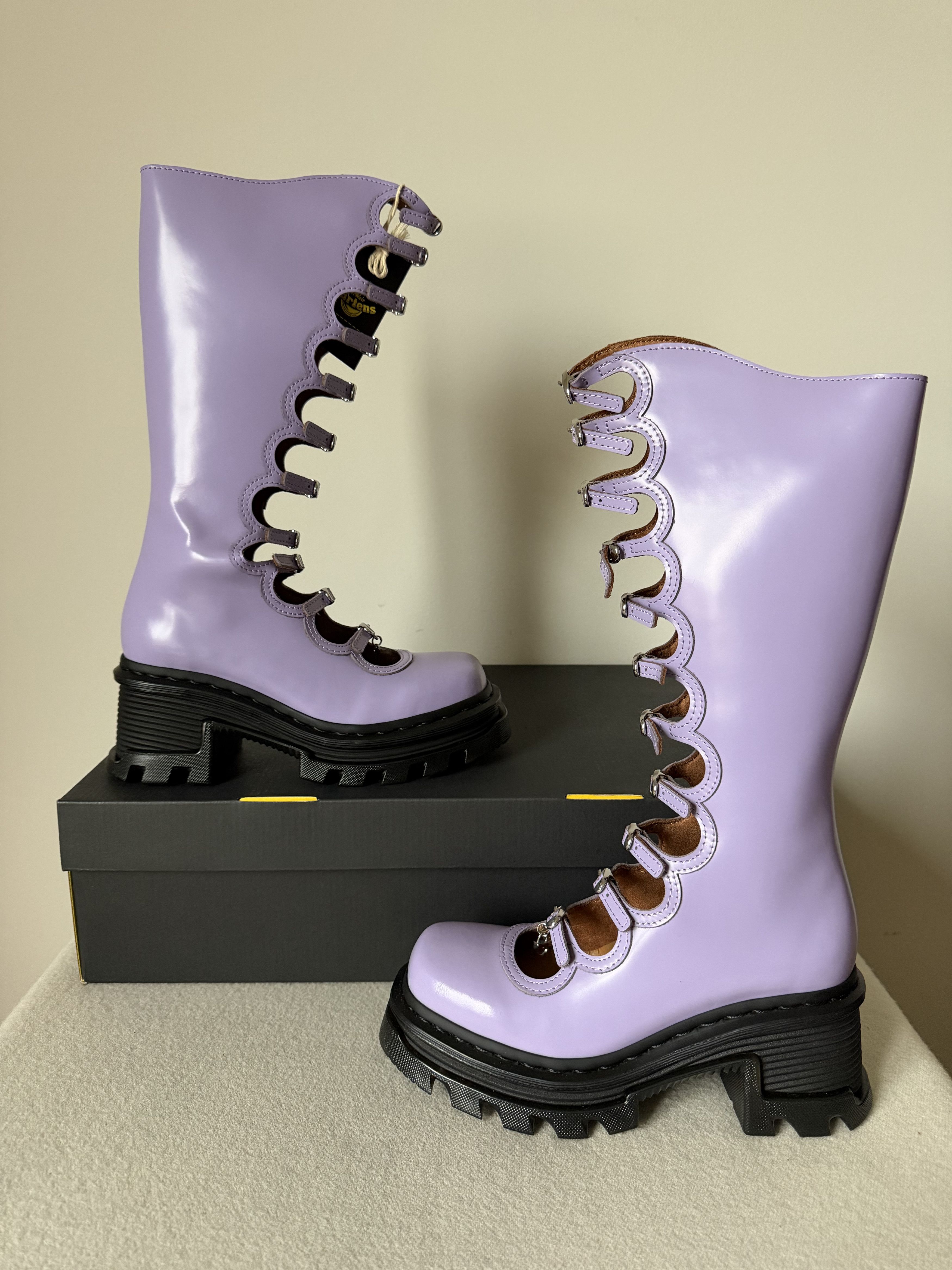 Dr. Martens × Marc Jacobs Dr. Martens Marc Jacobs Kiki Boots in Bright Lavender Size US 6 / IT 36 - 2 Thumbnail