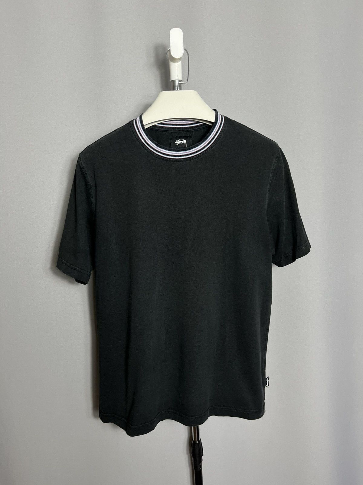 Stussy Vintage Stussy Mens t-shirt black cotton y2k neck striped Size US S / EU 44-46 / 1 - 1 Thumbnail