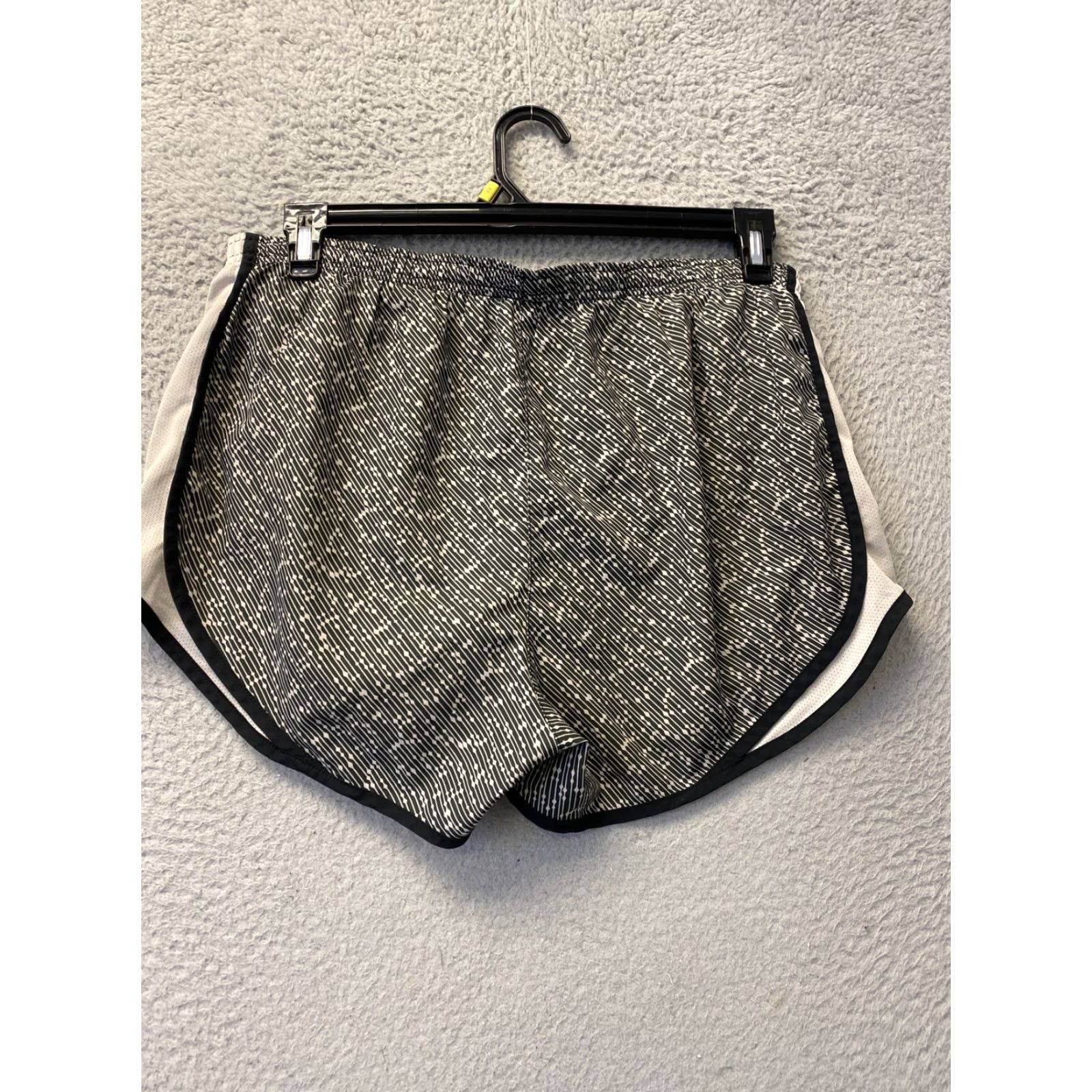 Nike Nike Dri-Fit Running Shorts Women M Gray Athletic Shorts Pocket 1998-2023 Sports Performance Size 32" / US 10 / IT 46 - 7 Thumbnail