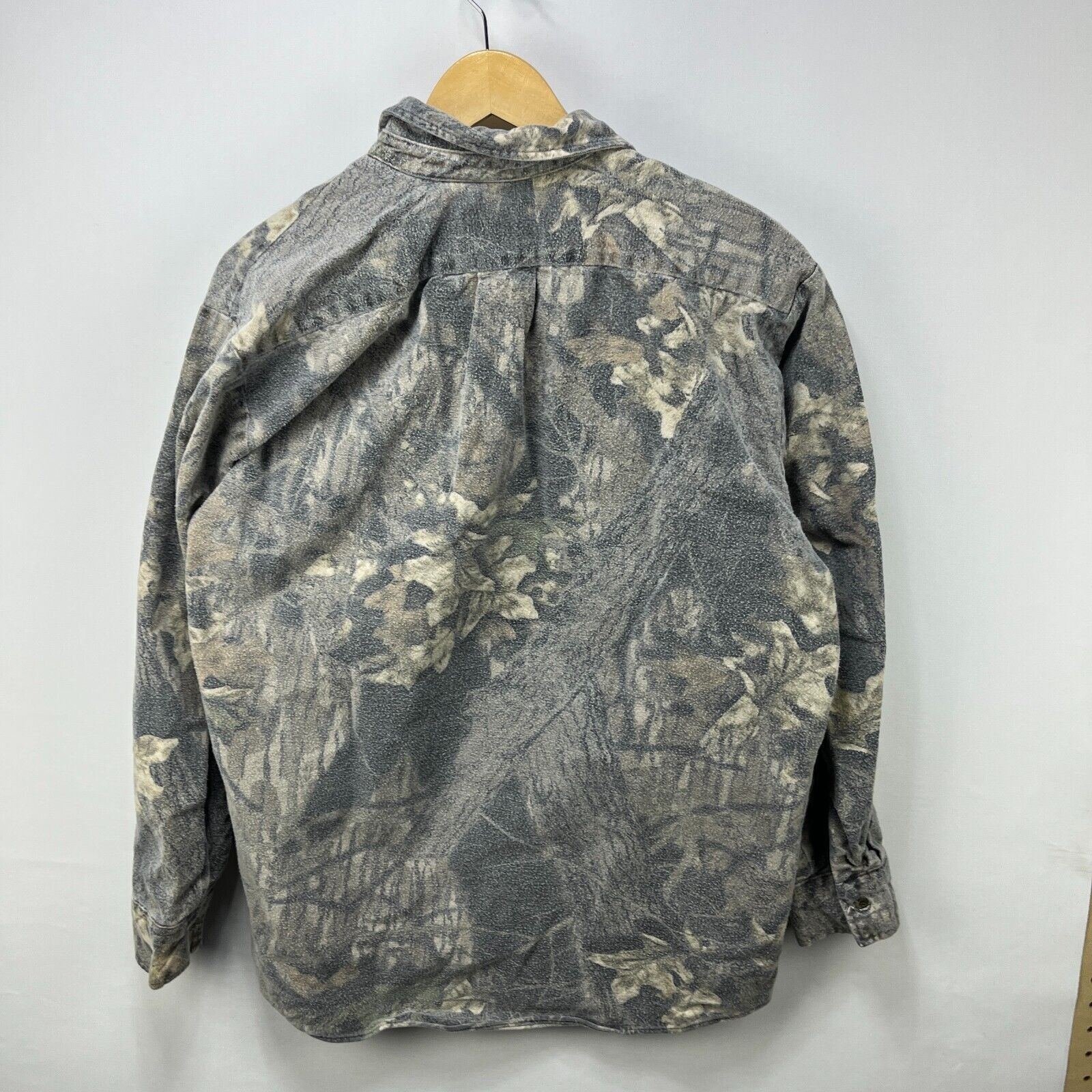 Vintage Vintage 90s Sun Faded Realtree Camo Mossy Button-Up Medium Size US M / EU 48-50 / 2 - 8 Thumbnail