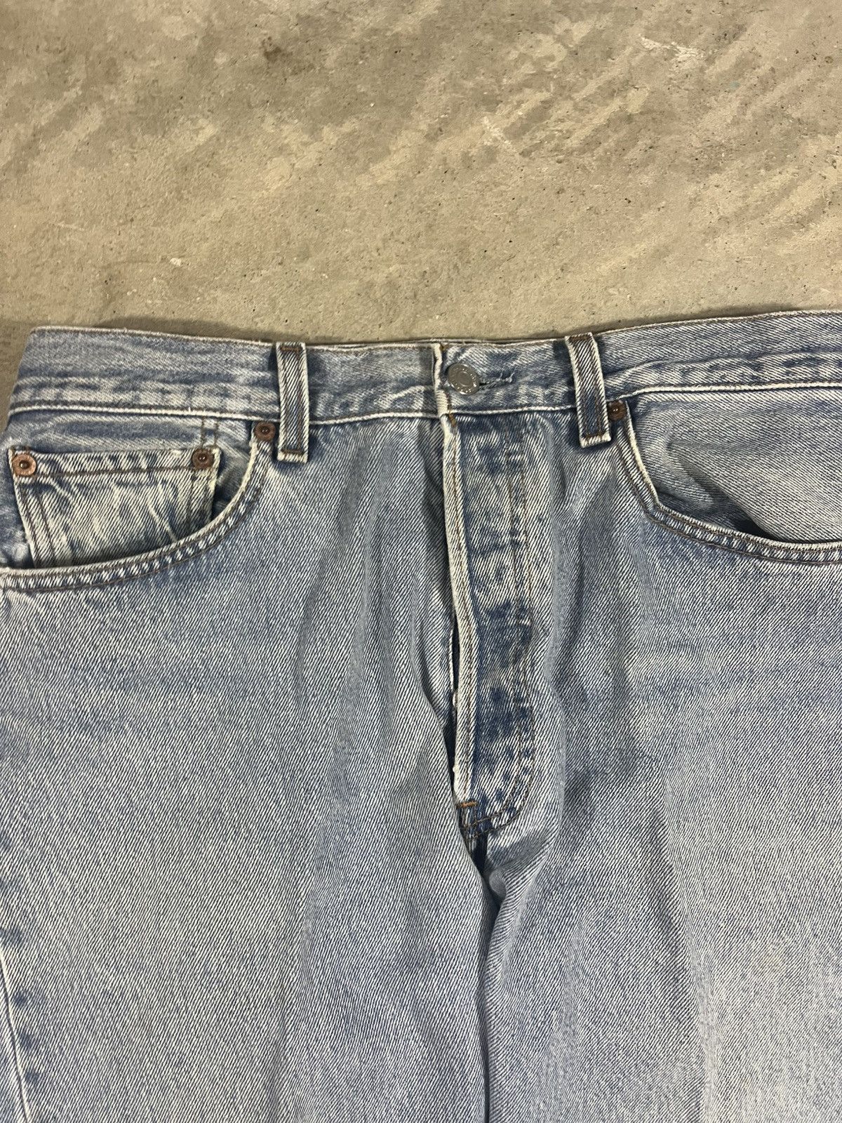 Levi's Vintage 90s Levis 501 Light Wash Faded Blue Jeans Size US 33 - 3 Thumbnail