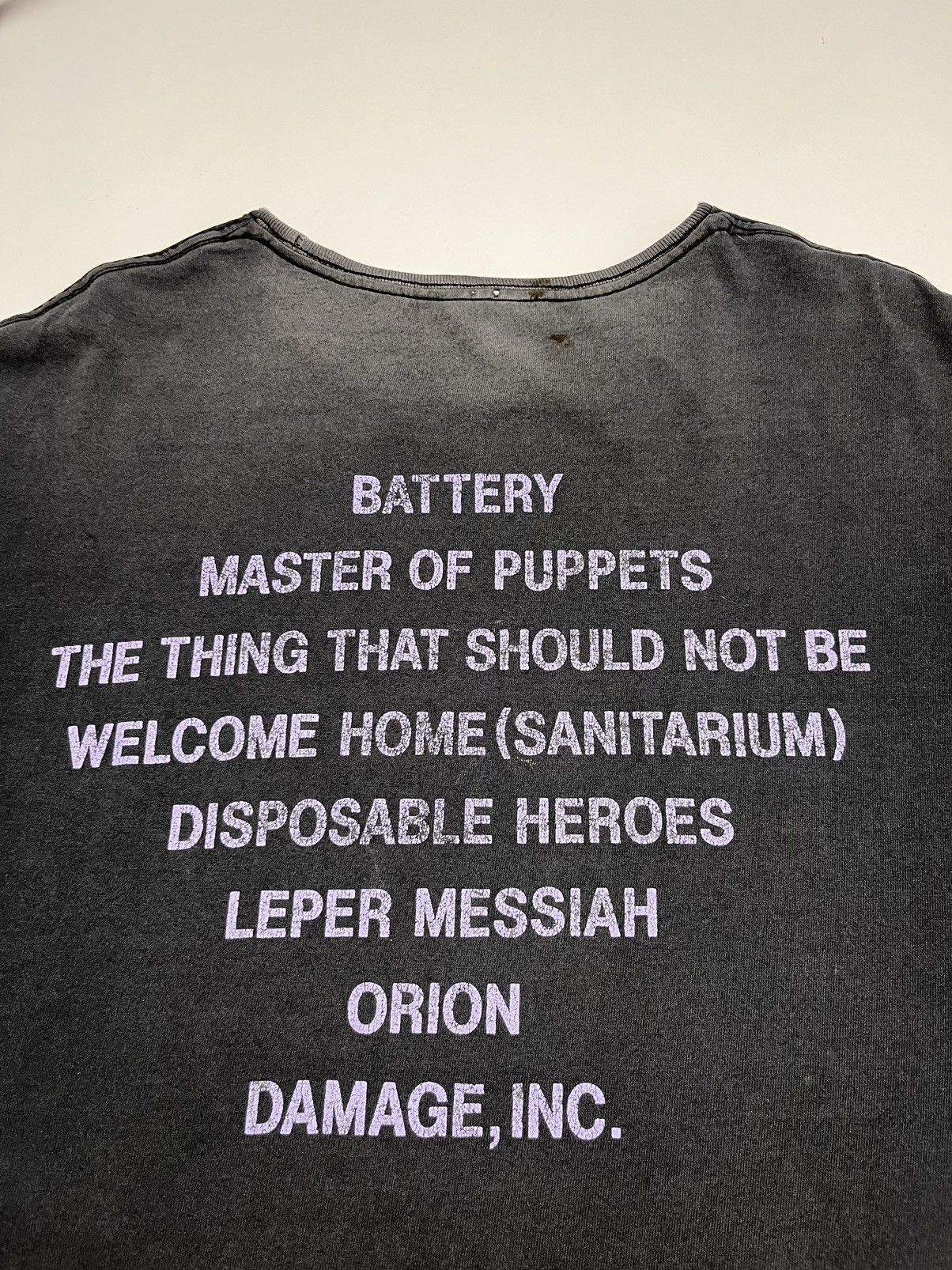 Metallica Vintage 1994 Metallica thrashed tour tee Size US L / EU 52-54 / 3 - 14 Thumbnail