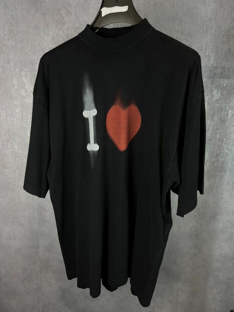 Balenciaga Balenciaga Valentine's Day Limited Short Sleeve Size US XXS / EU 40 - 1 Thumbnail