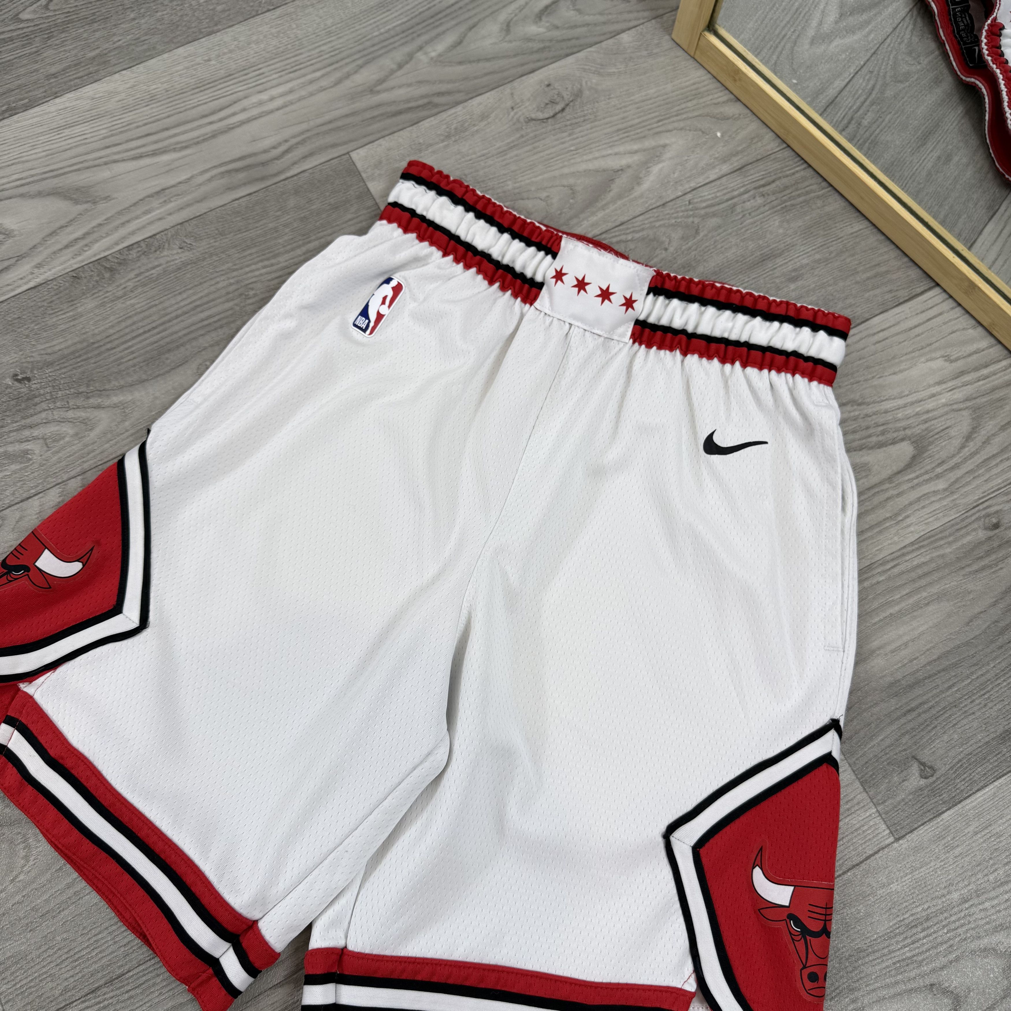 Nike Nike NBA Chicago Bulls White Jersey Shorts Size US 30 / EU 46 - 6 Thumbnail
