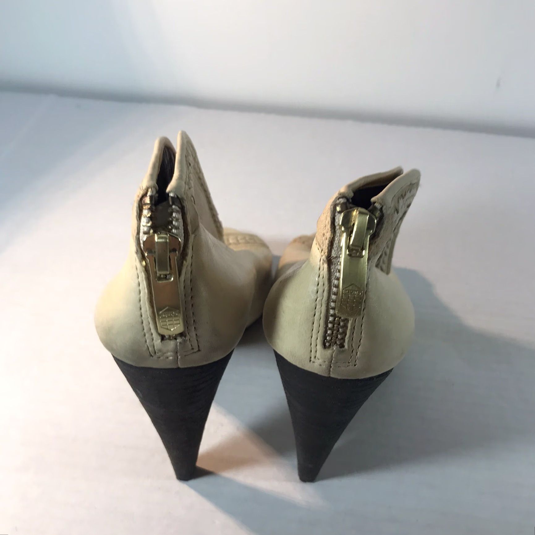 Vince Camuto Vince Camuto Women's Leather Booties Ankle Boot Standard Width Beige Peep Toe 4in Heel Fall Spring Casual Streetwear Size US 5.5 / IT 35.5 - 4 Thumbnail