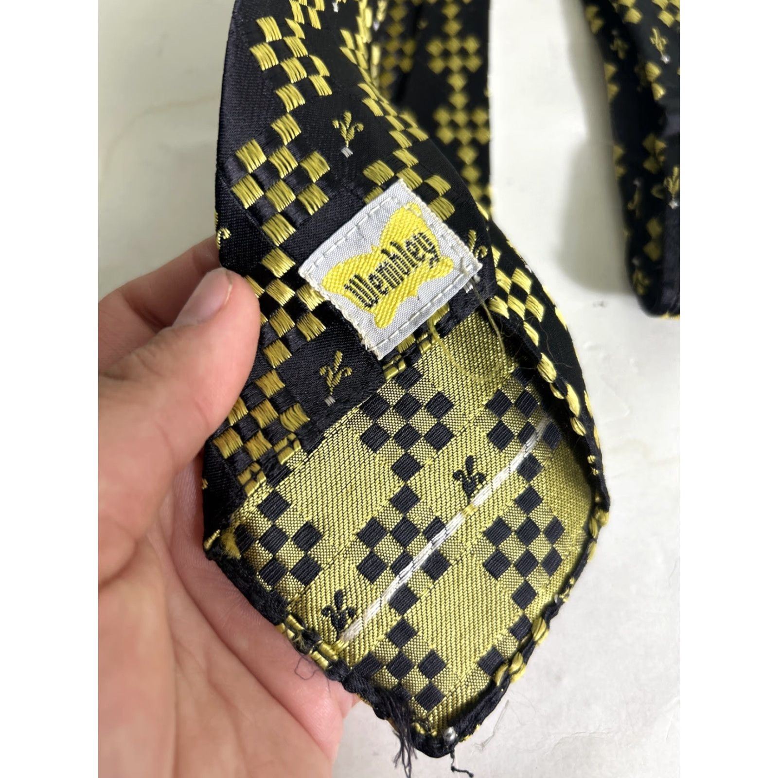 Vintage VINTAGE Wembley Tie Polyester Black Gold Geometric Men's Adult Neckwear Geometric Pattern Tie Size ONE SIZE - 7 Thumbnail